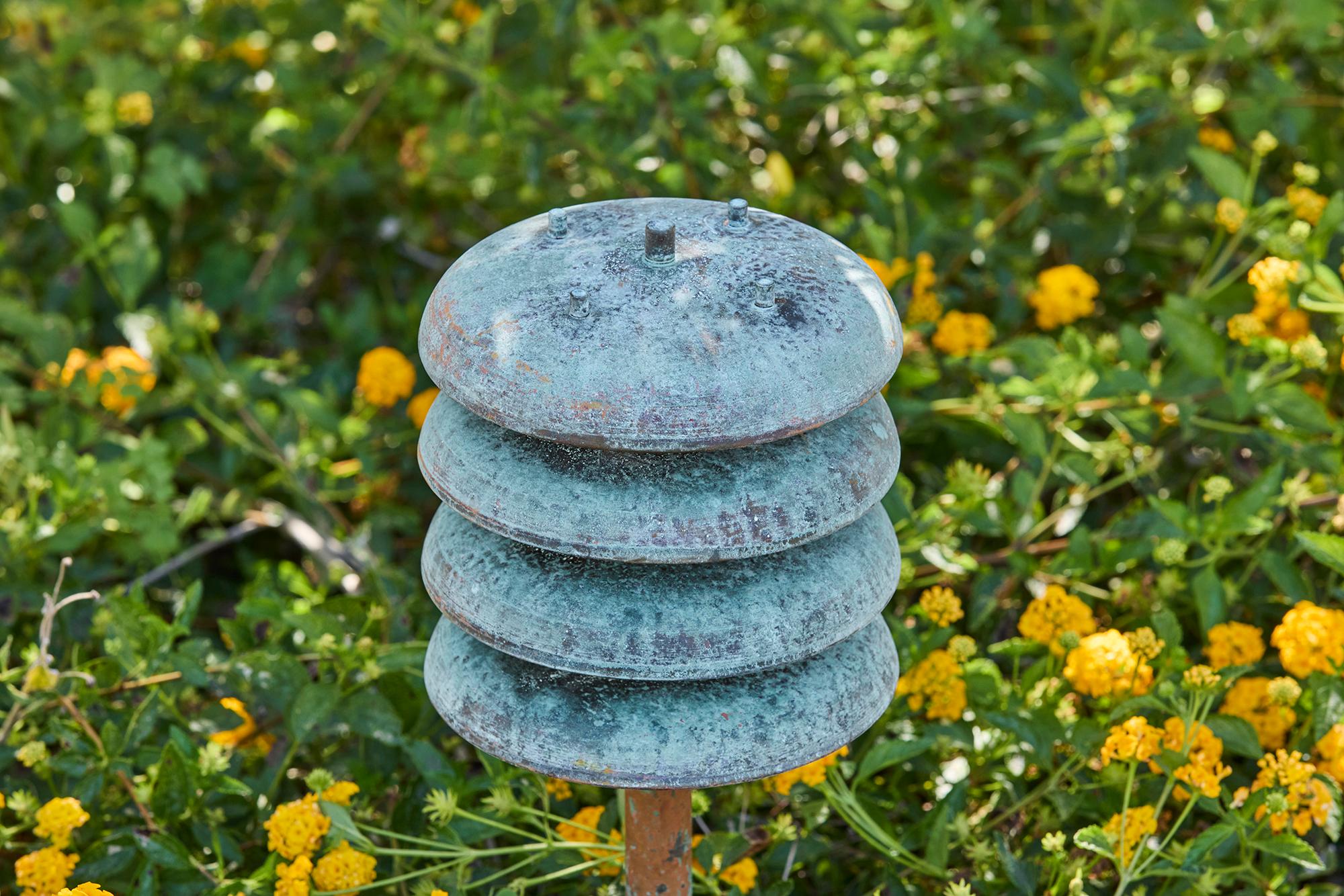 Cuivre Bollard d'extérieur « Gibson » patiné vert-de-gris de Gary Gibson en vente