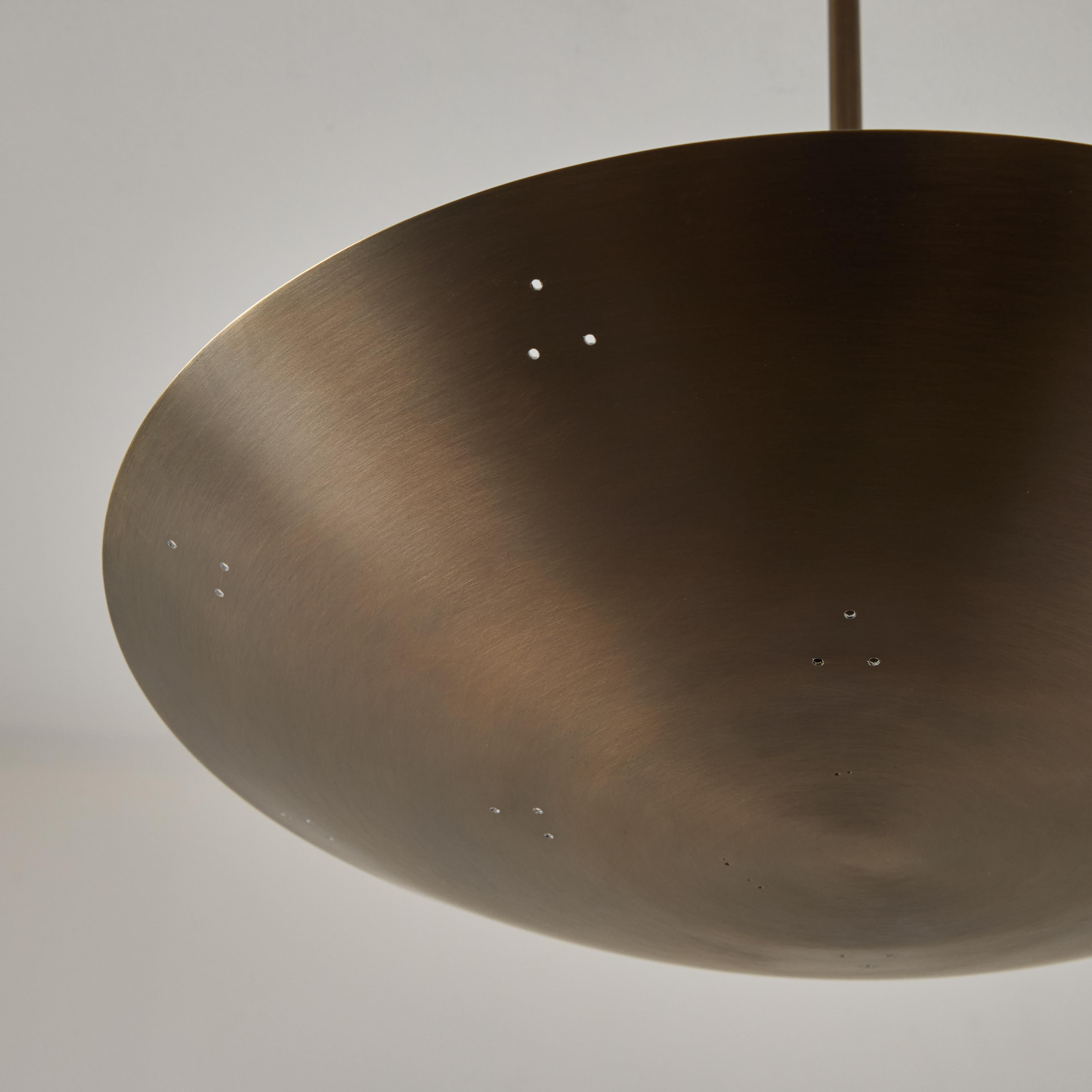 Lampadario a cupola in ottone patinato traforato 'Rey 14' di Raul Reyes in vendita 4