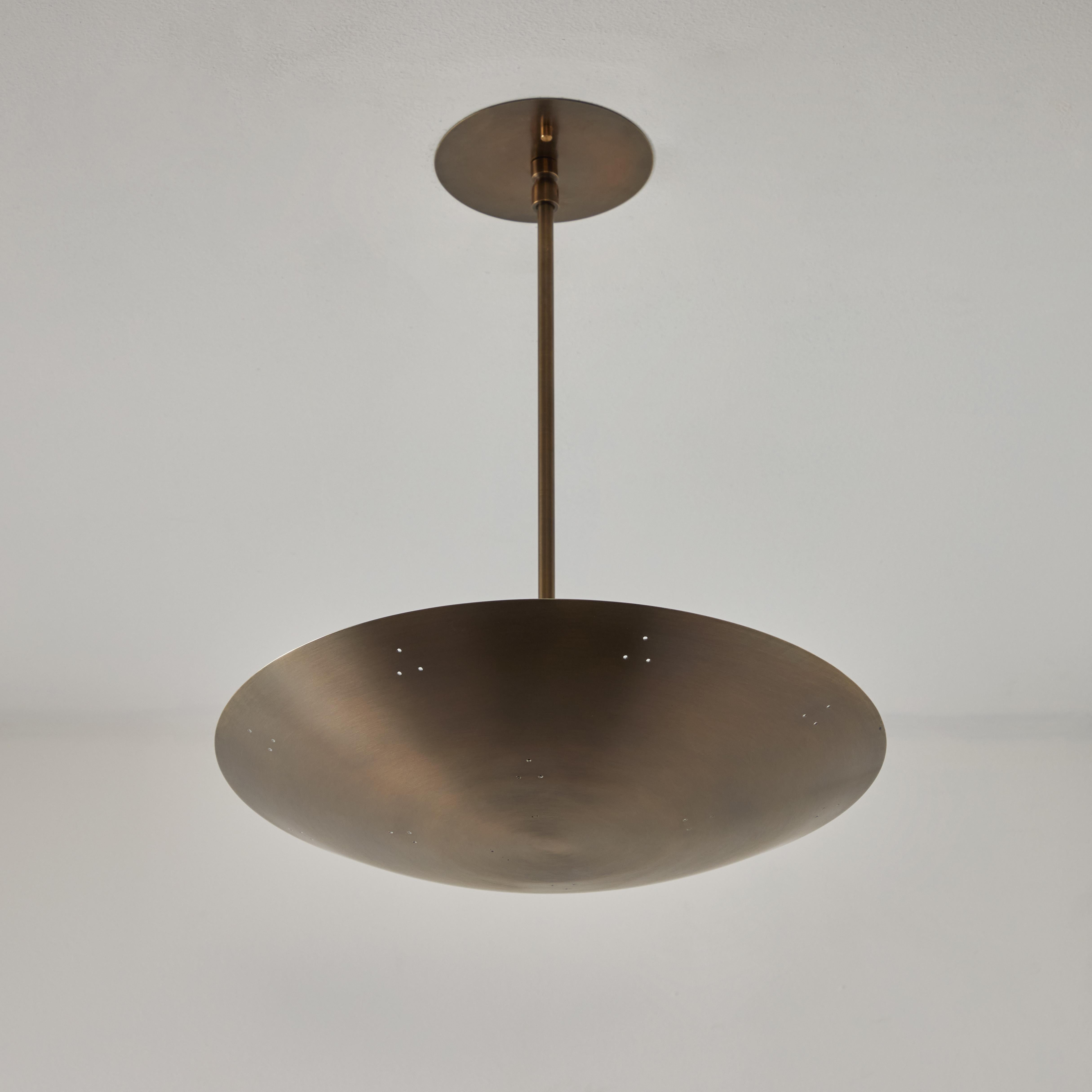 Mid-Century moderno Lampadario a cupola in ottone patinato traforato 'Rey 14' di Raul Reyes in vendita