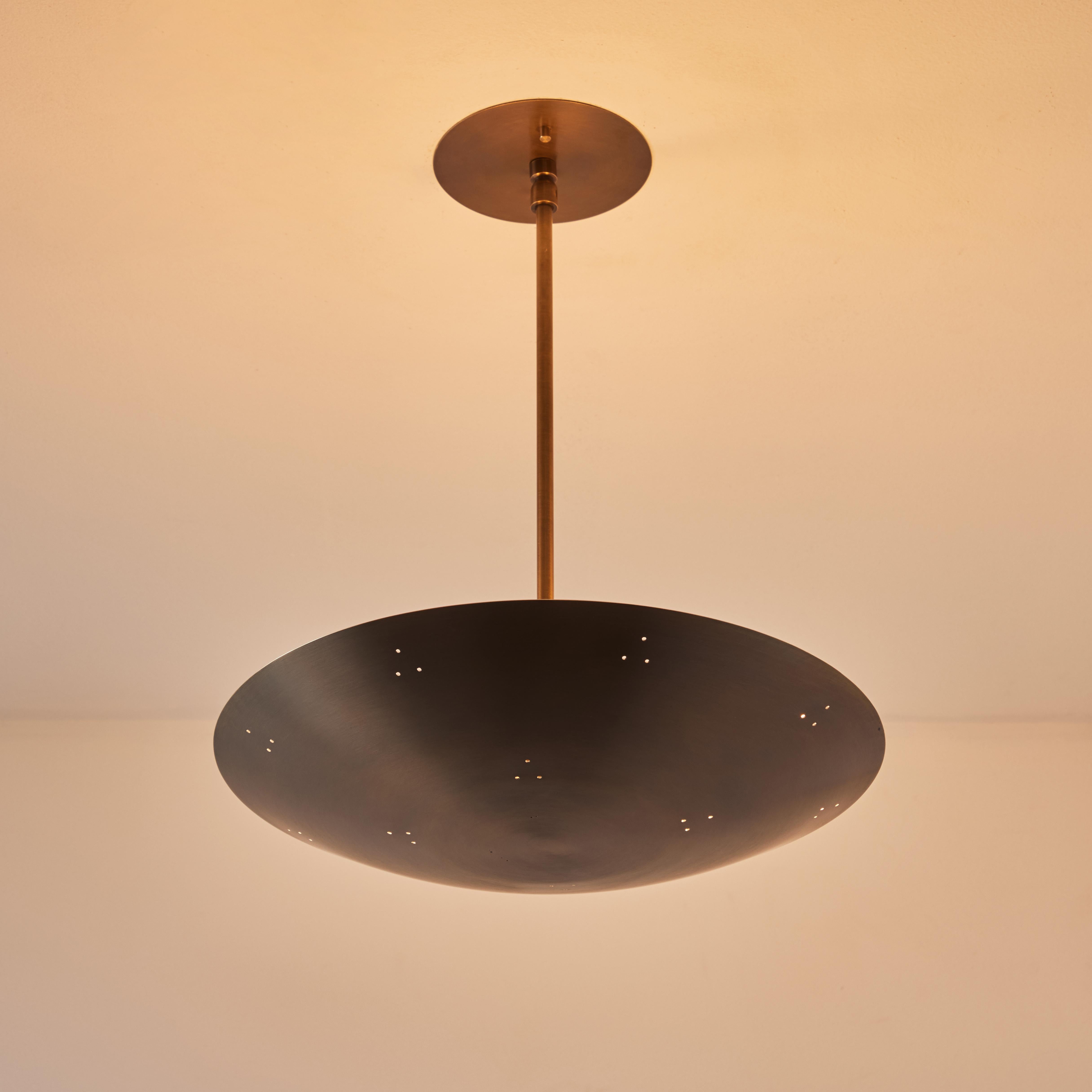 Americano Lampadario a cupola in ottone patinato traforato 'Rey 14' di Raul Reyes in vendita