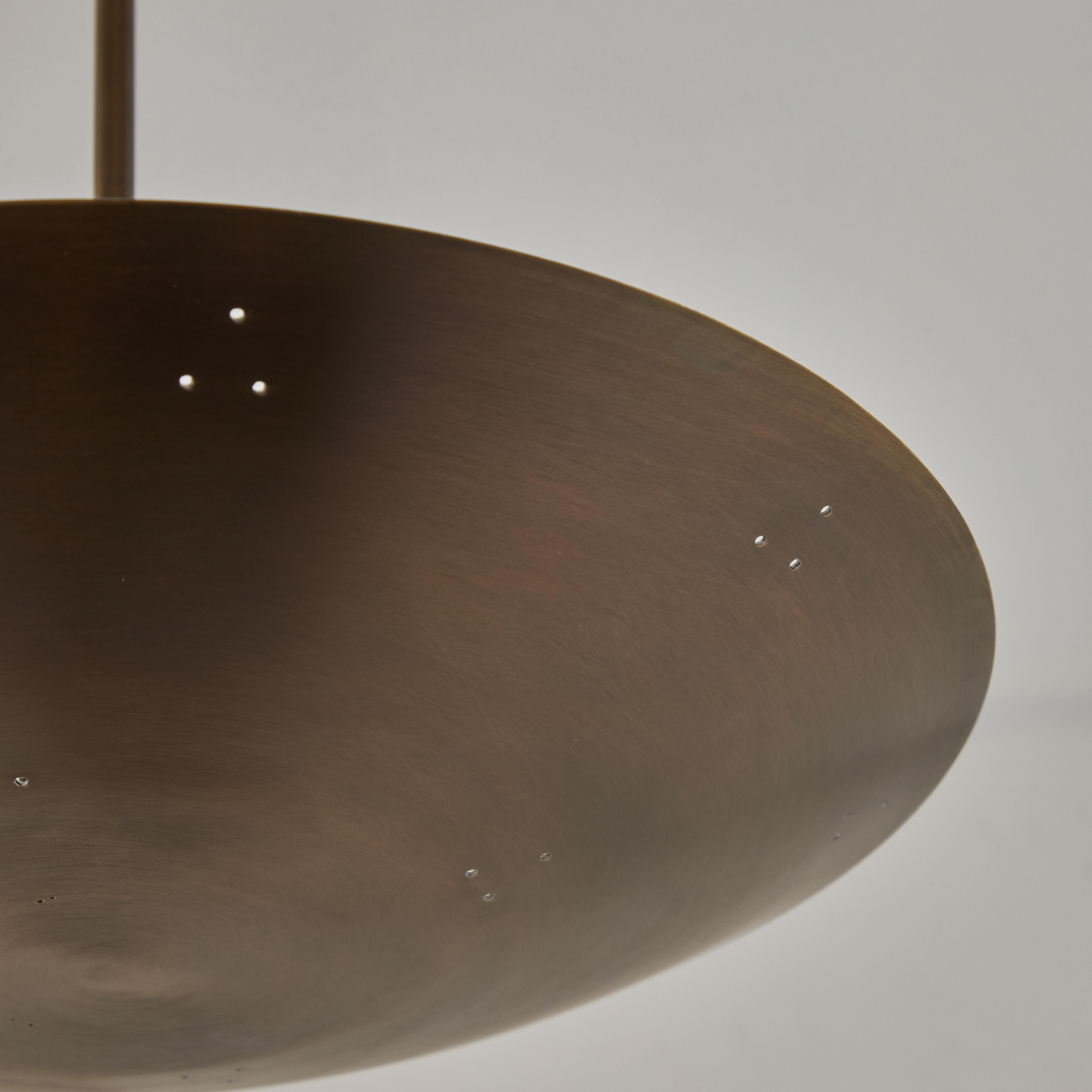 Ottone Lampadario a cupola in ottone patinato traforato 'Rey 14' di Raul Reyes in vendita