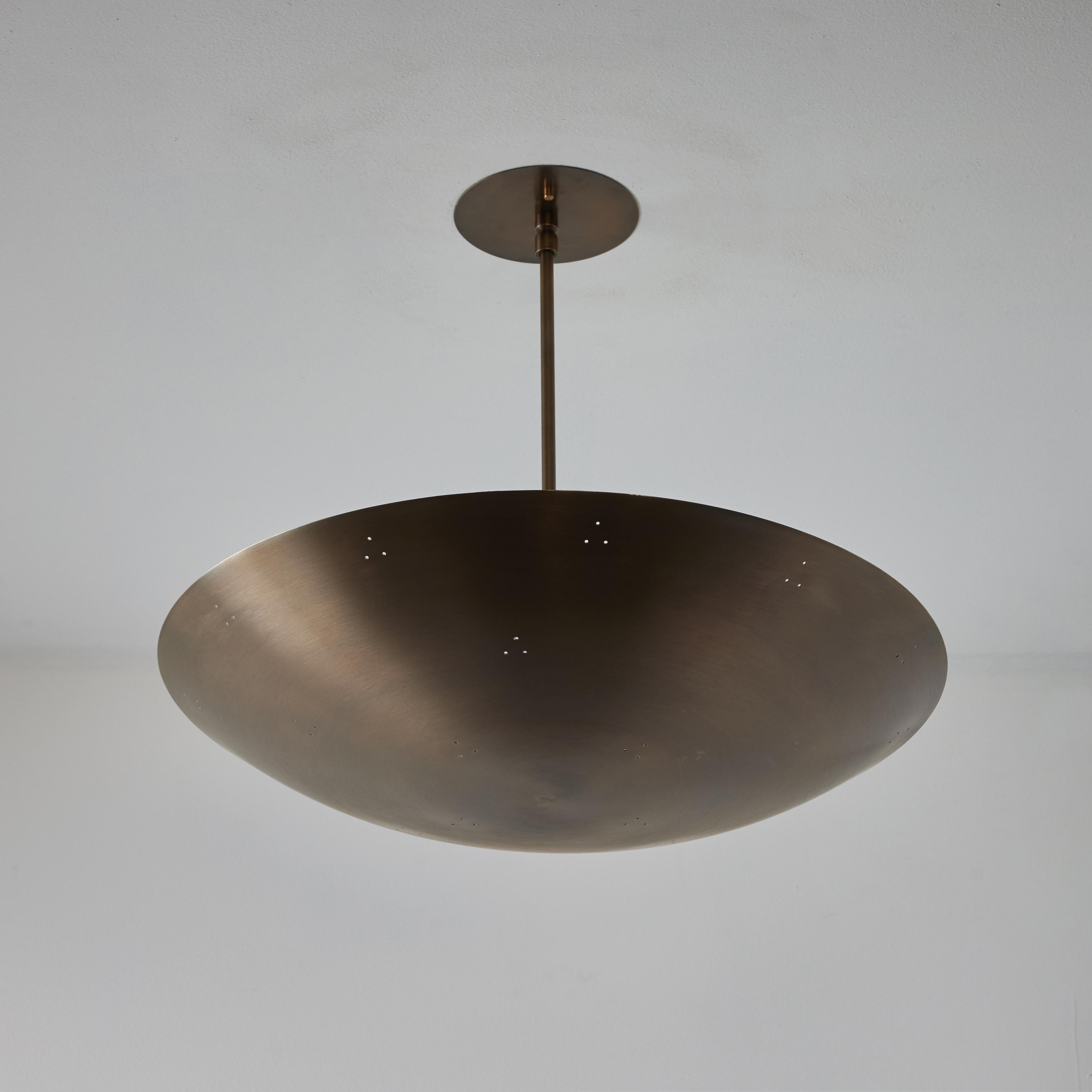 Lustre Dome en laiton patiné perforé Raul Reyes 