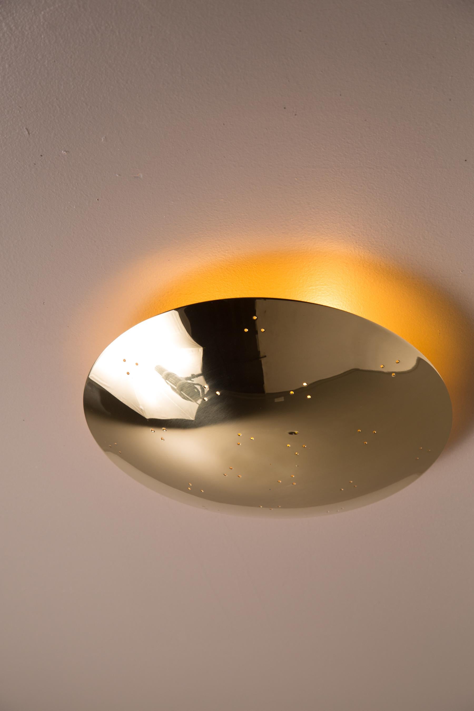 Lucidato Lampada da soffitto a cupola in ottone traforato 'Rey 14' di Raul Reyes in vendita