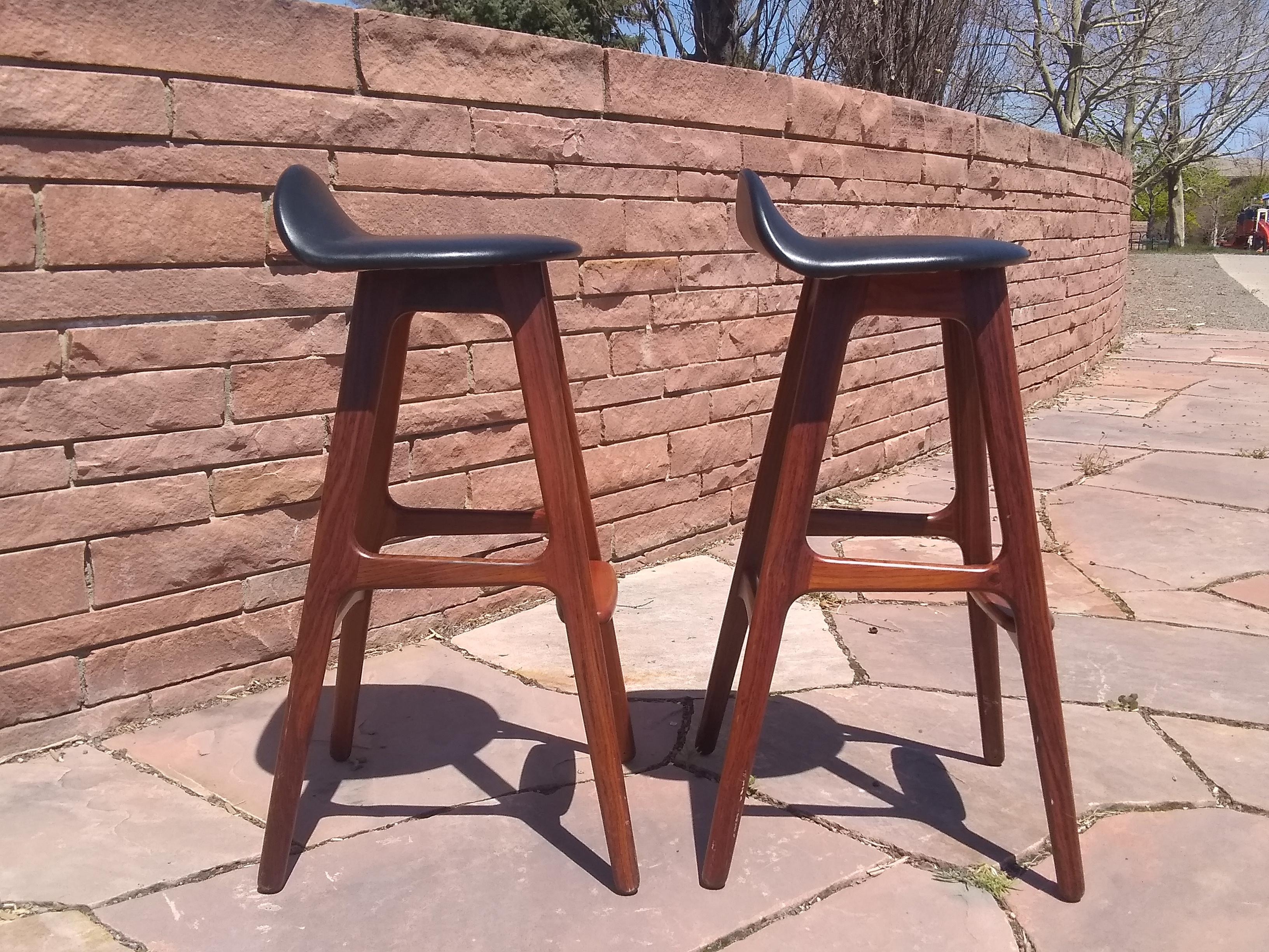 Mid-Century Modern Two Erik Buck Bar Stools in Black Leather and Rosewood