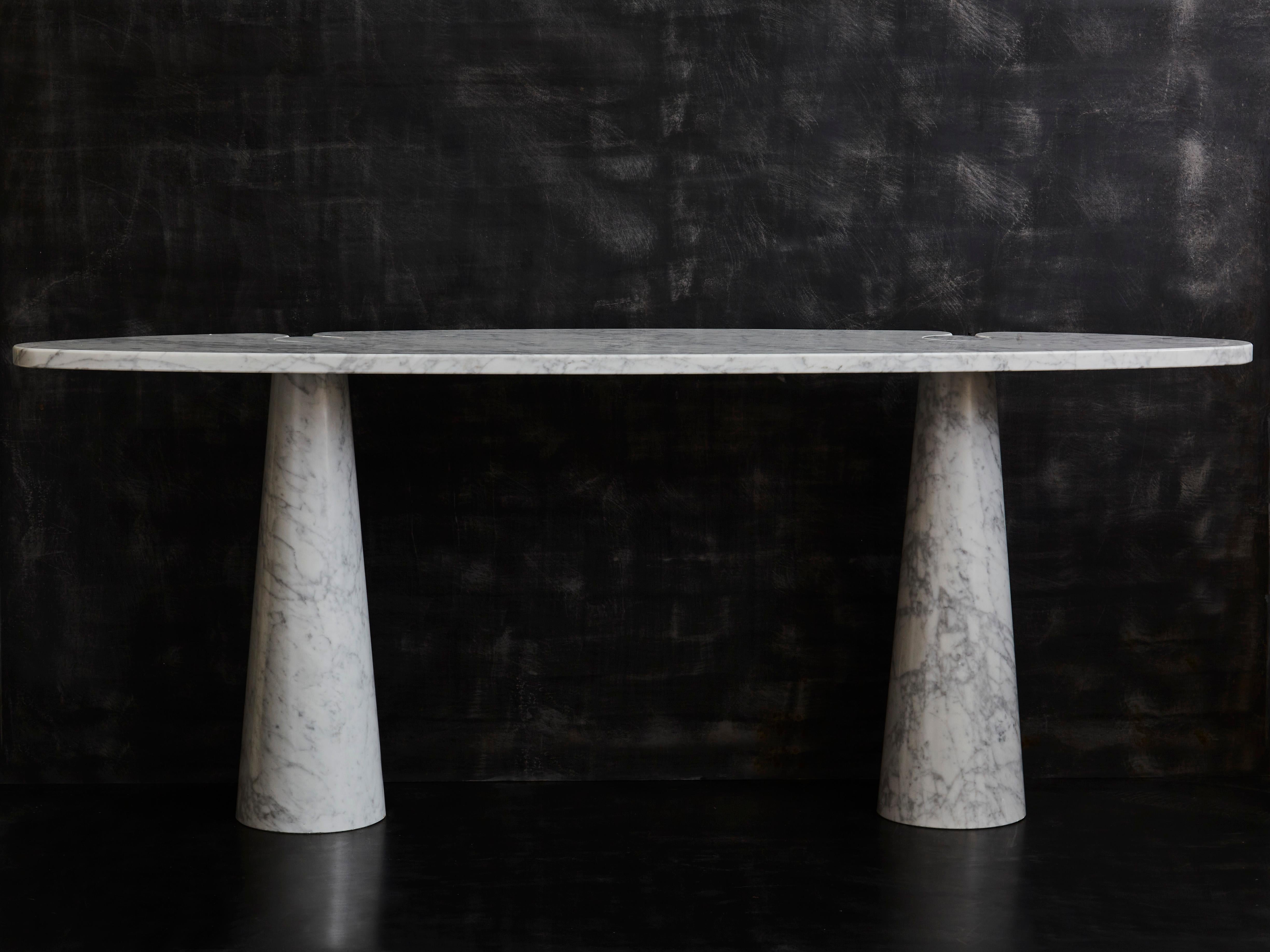 Two consoles made of two conical feet on which come sit an oval top, all in white Carrara marble.

These consoles are part the of the Eros collection designed by Angelo Mangiarotti for Skipper in 1971.

  