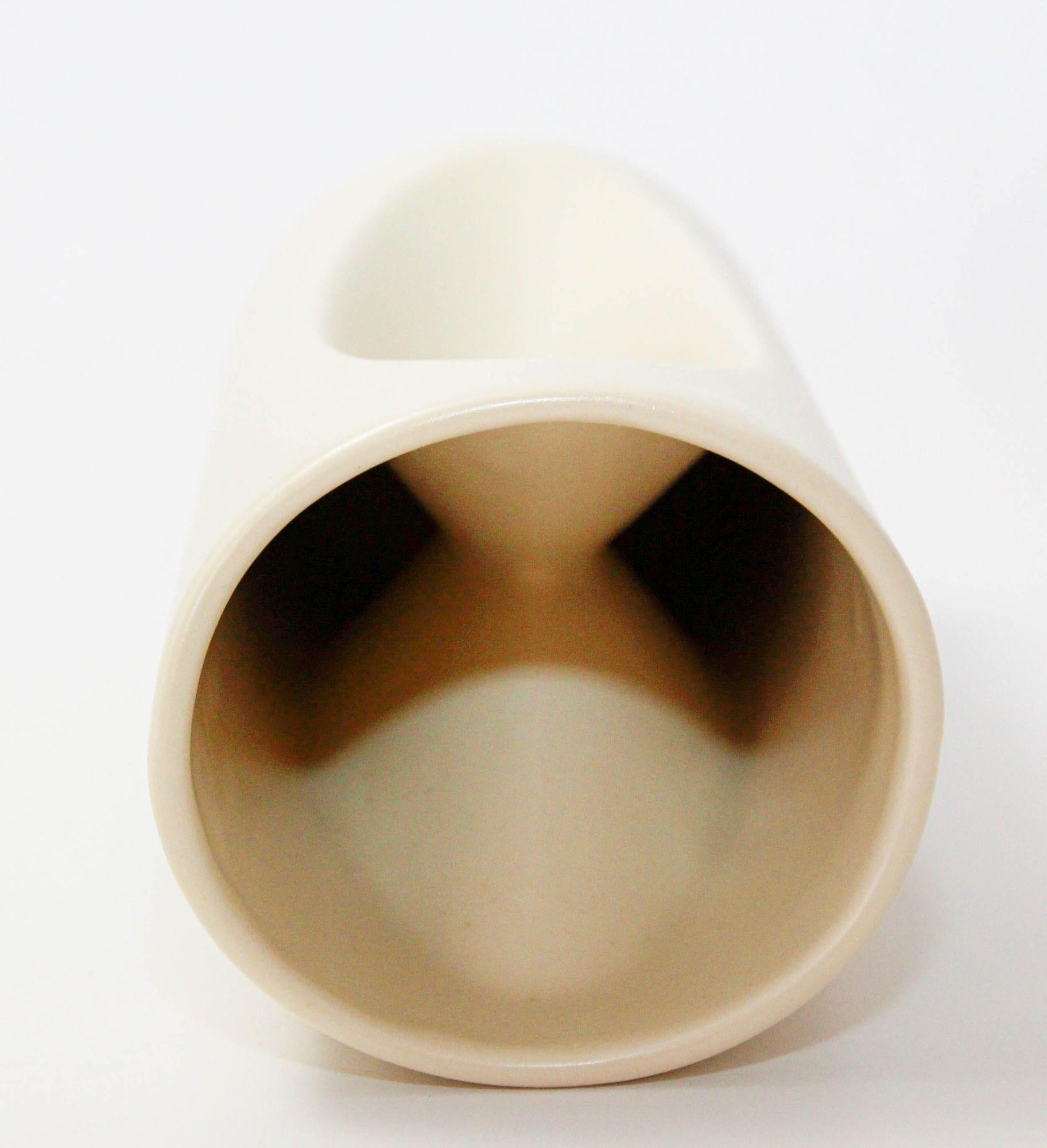 Two Eva Zeisel Handmade Porcelain Vases for Klein Reid Pottery Minimalist Modern In Good Condition In North Hollywood, CA