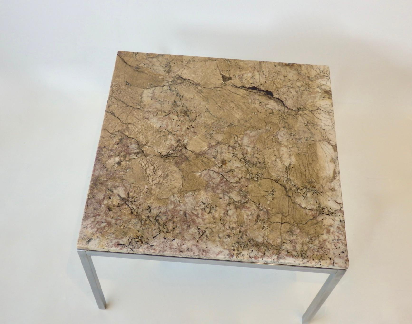 Deux tables d'appoint Florence Knoll à plateau en pierre exotique, une chromée et une base en satin en vente 3