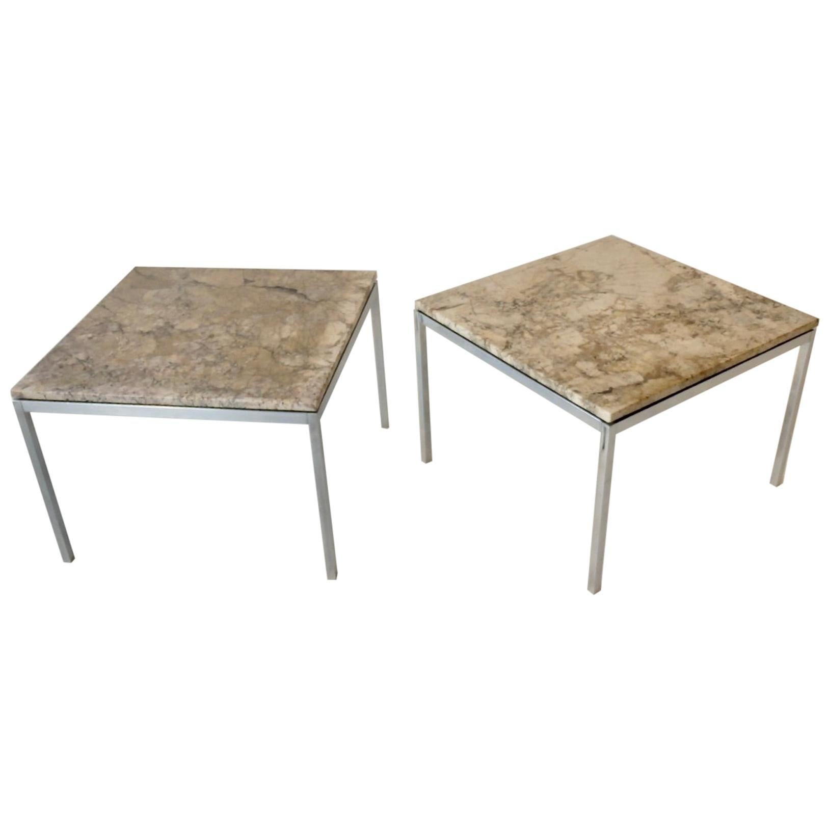 Deux tables d'appoint Florence Knoll à plateau en pierre exotique, une chromée et une base en satin en vente