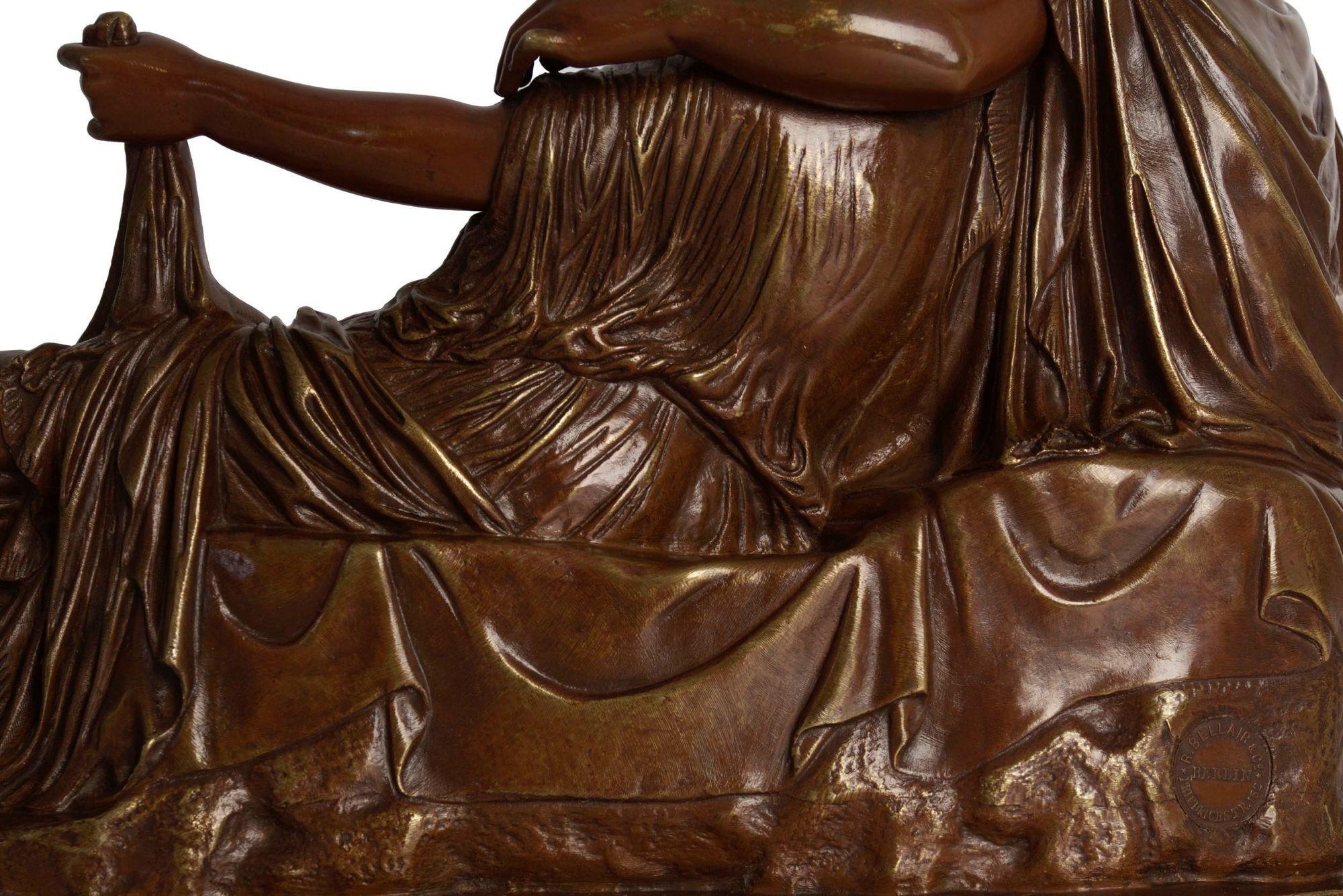 Sculpture allemande en bronze « Two Fates » d'après le moulage ancien de R. Bellair en vente 4