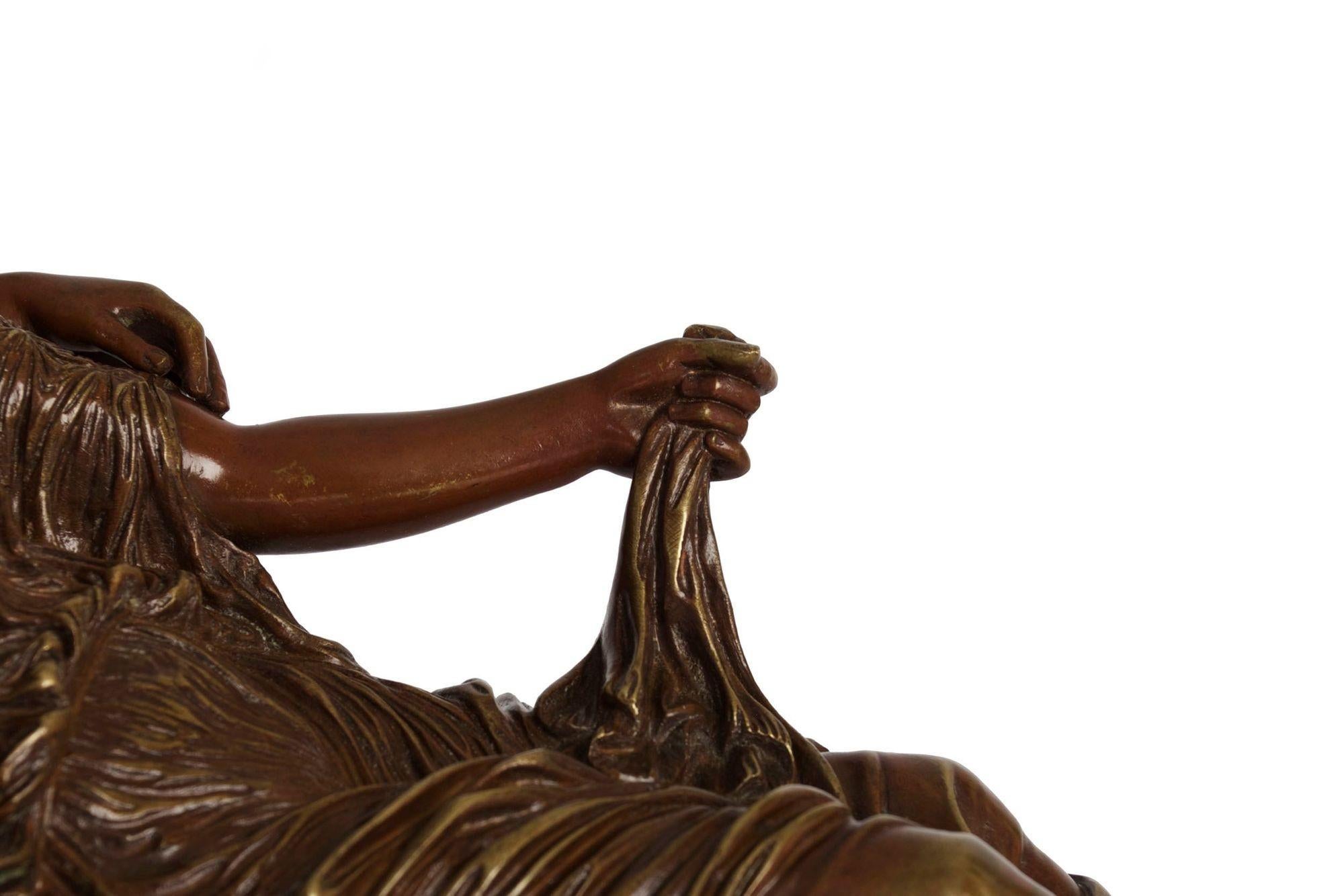 Sculpture allemande en bronze « Two Fates » d'après le moulage ancien de R. Bellair en vente 7