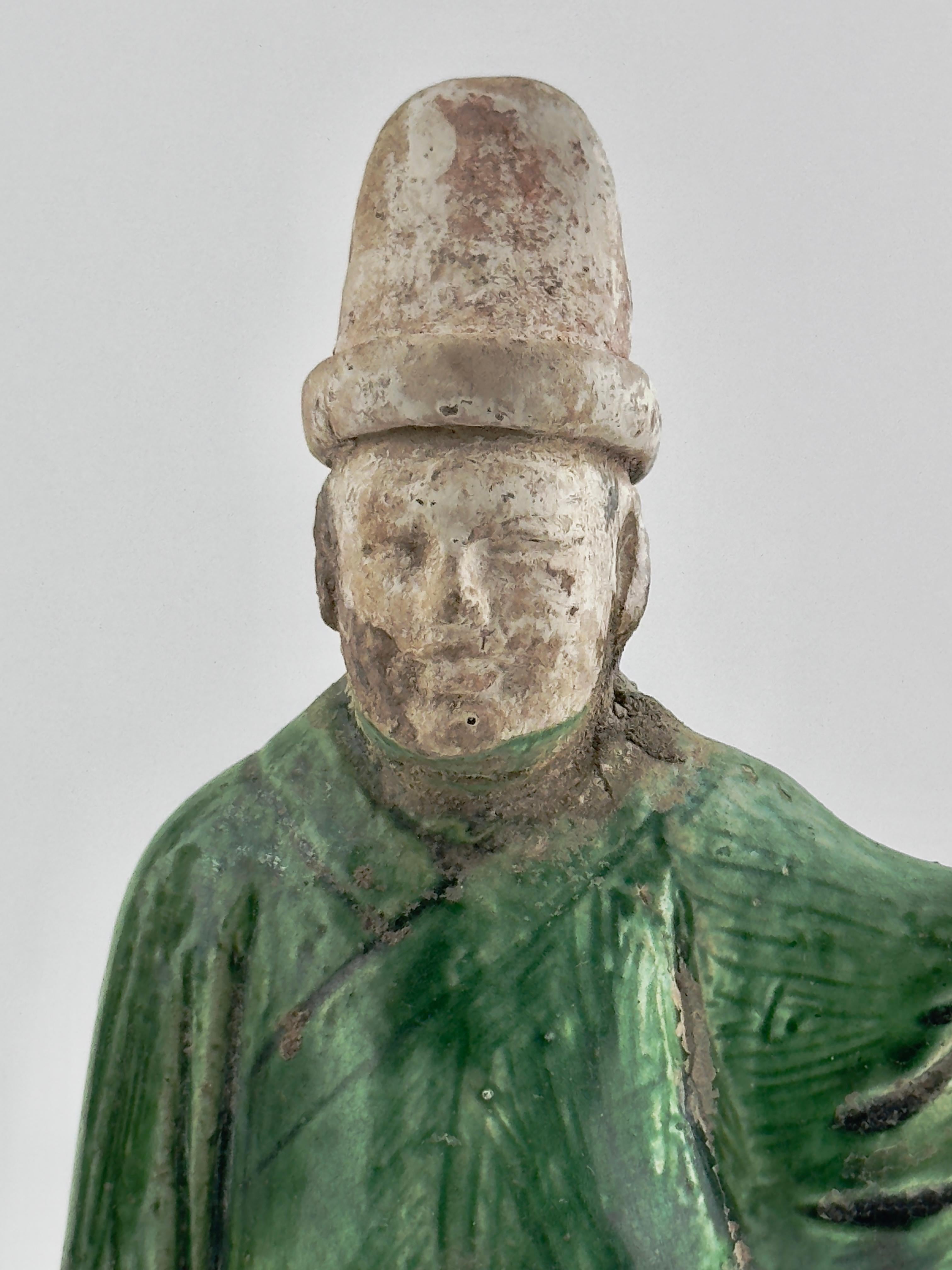 Two Figures of Attendants, Ming Period(1368-1644) For Sale 1