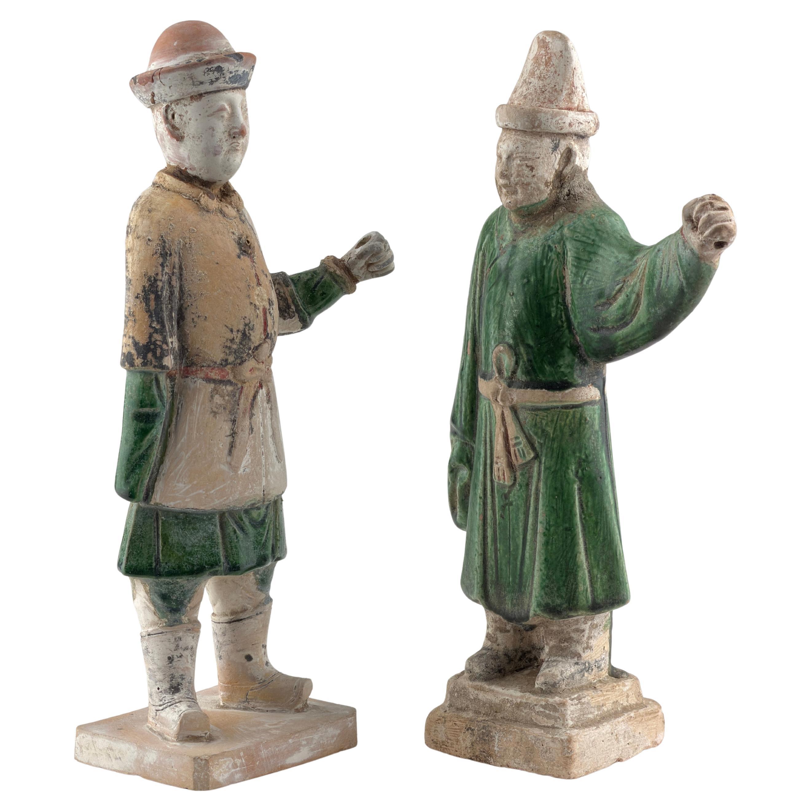 Deux figures d
assistants, période Ming (1368-1644)