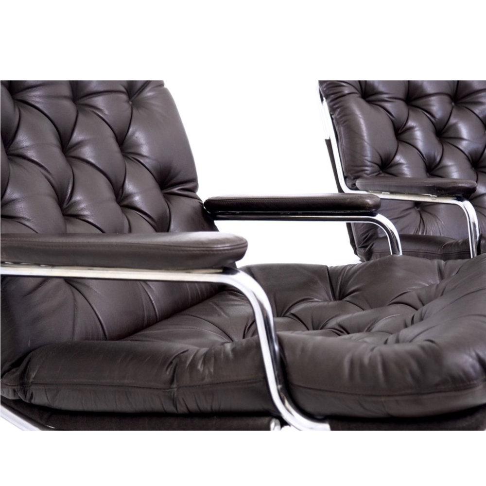 Dos finos sillones de salón al estilo de Bruno Mathsson, años 60 Cuero en venta