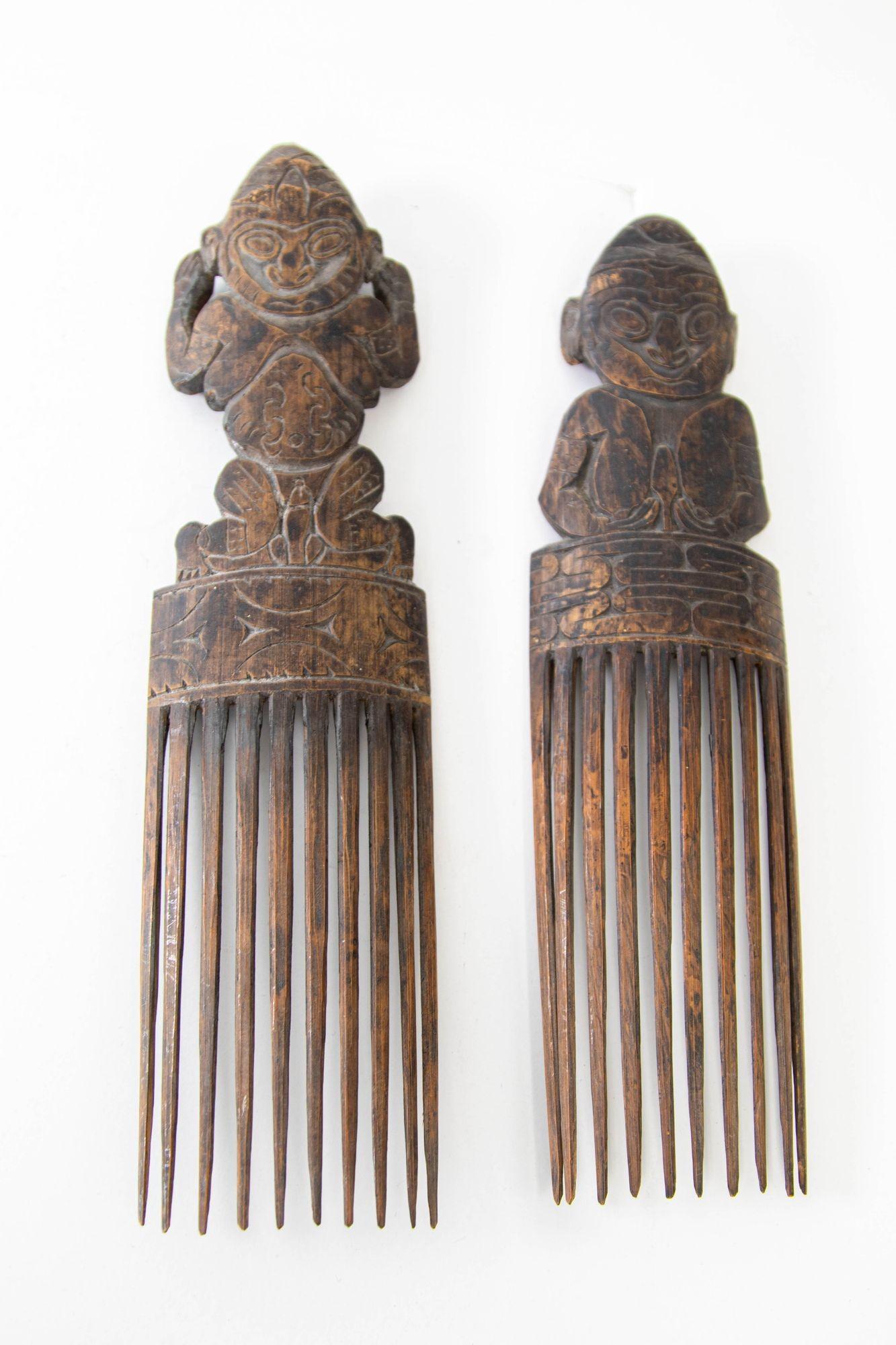 Deux fines peignes ornementales en bois figuratif Yaka Cisakulo Afrique de l'Ouest en vente 2