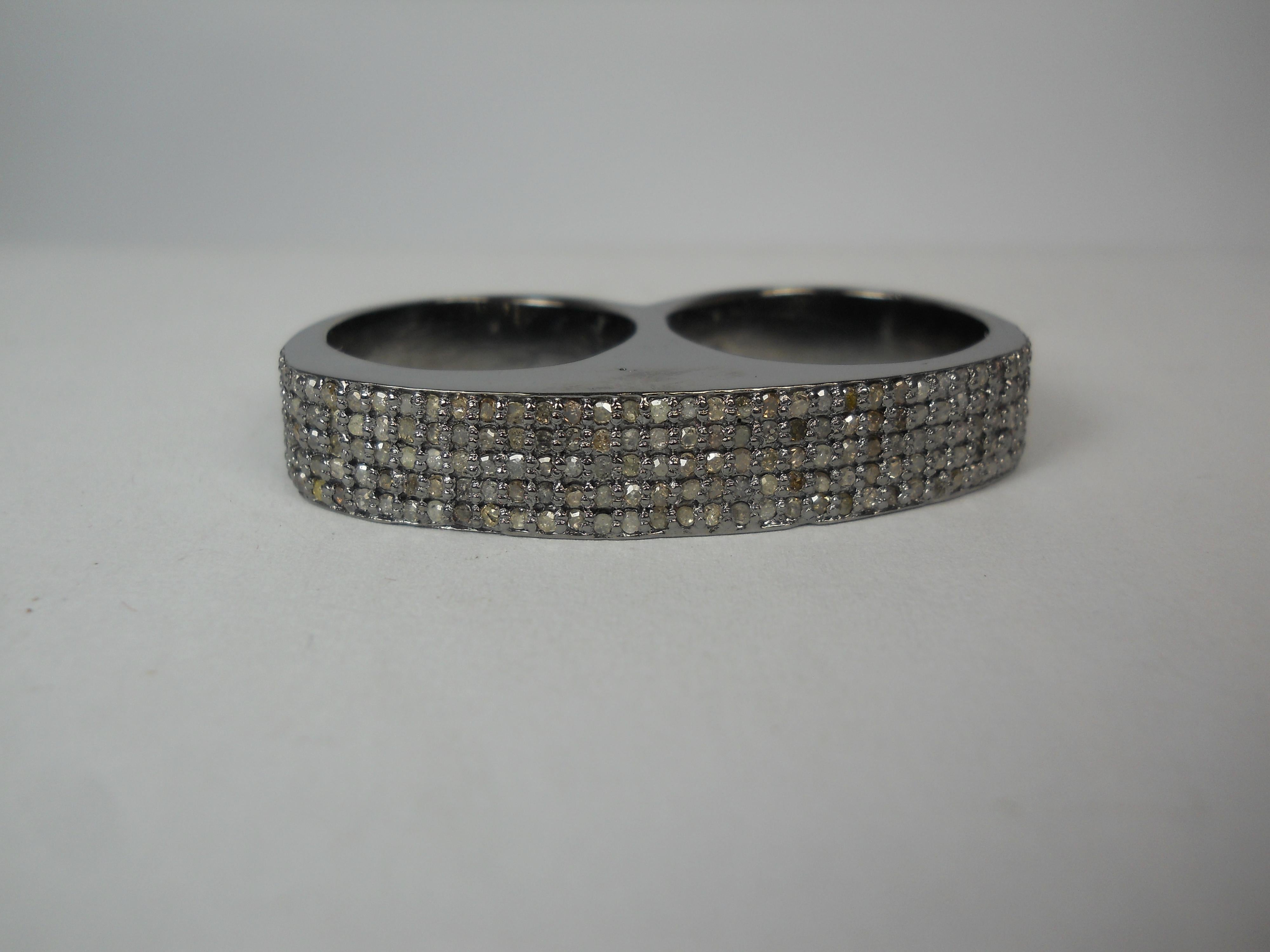 Two finger ring natural pave diamonds sterling silver oxidized vintage look ring In New Condition For Sale In Delhi, DL