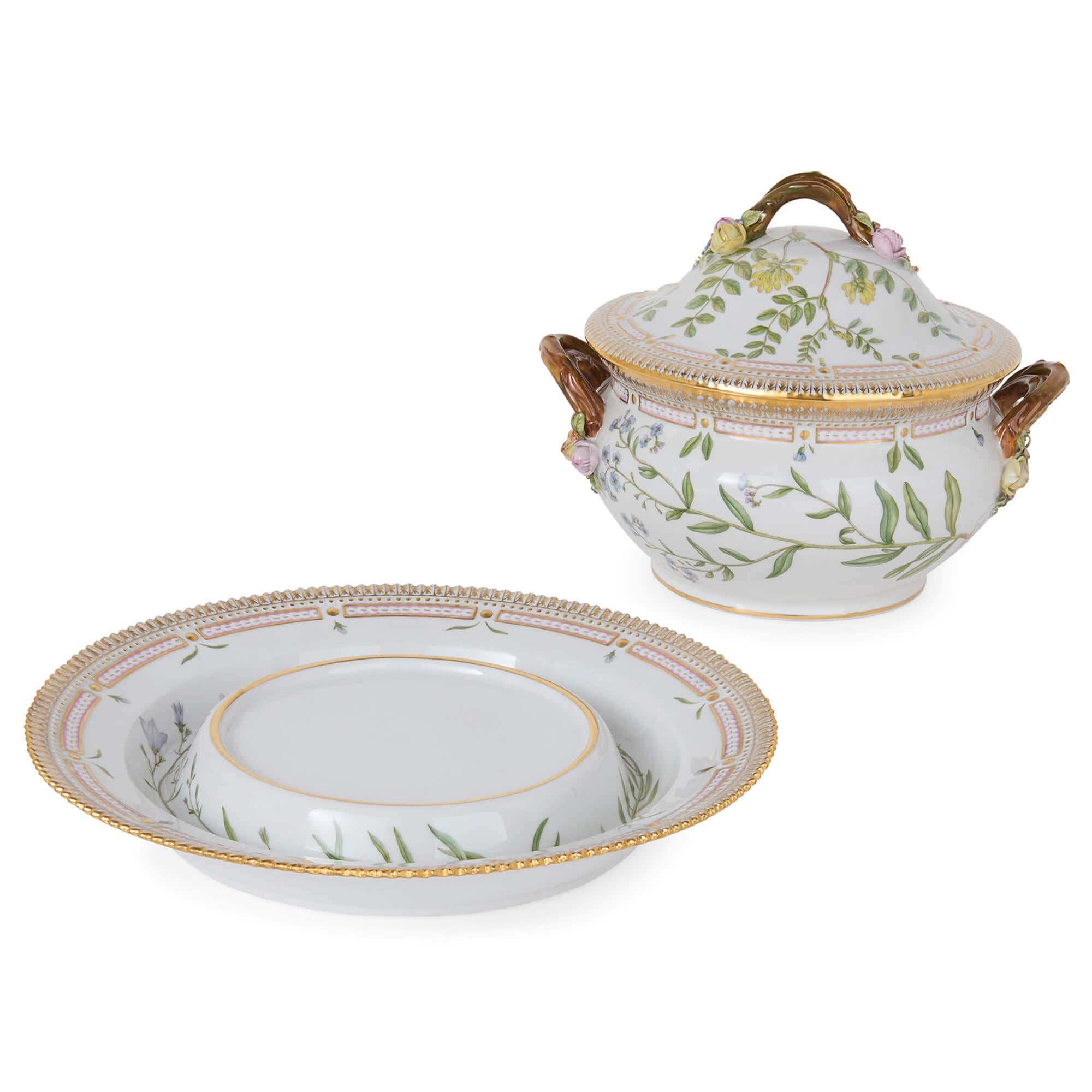 Two Flora Danica Danish Porcelain Tureens Covers Stands Royal Copenhagen In Good Condition For Sale In London, GB