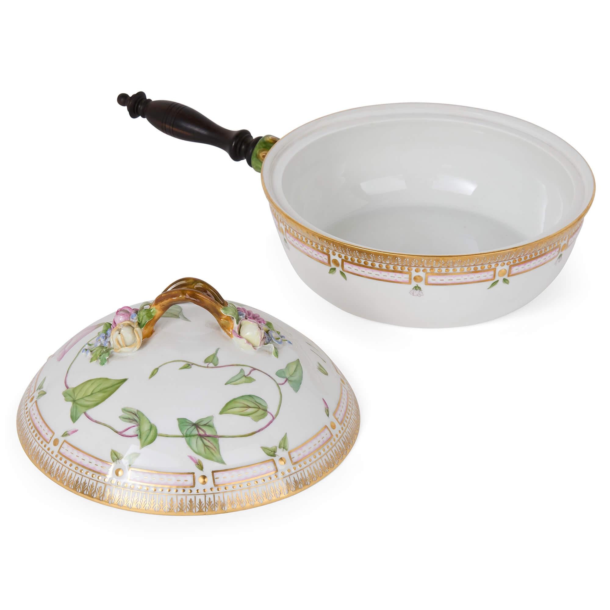 Two Flora Danica Royal Copenhagen Danish Porcelain Dishes Handles In Good Condition For Sale In London, GB