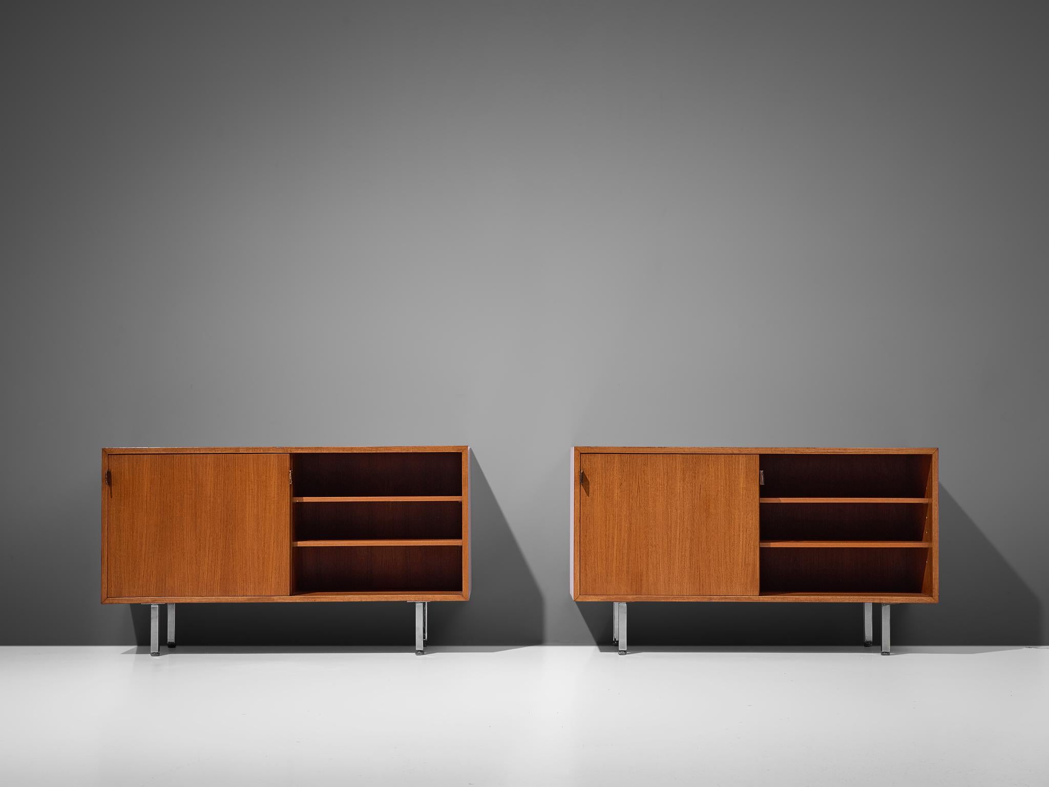 Two Florence Knoll Sideboards in Walnut In Good Condition In Waalwijk, NL
