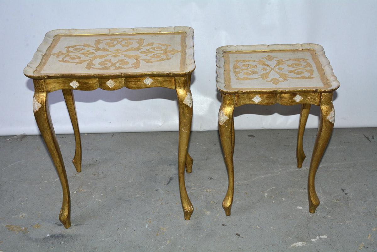 1950s Italian gilt and cream paint decorated wood side table. Minor patina and paint loss.
Small side table - D 12.75