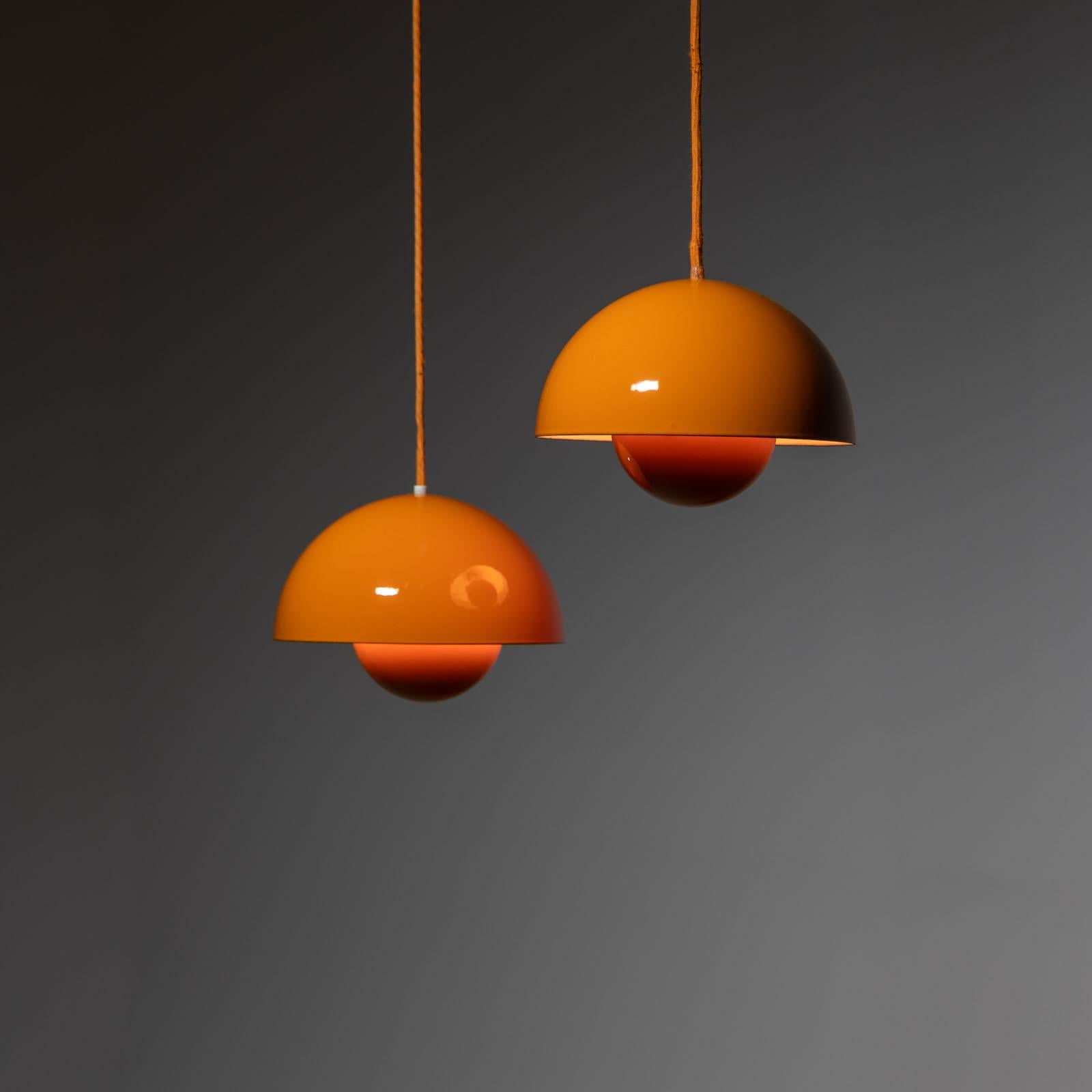 Two Flowerpot hanging lamps by V. Panton for Louis Poulsen, Denmark, design 1968 In Good Condition For Sale In Greding, DE