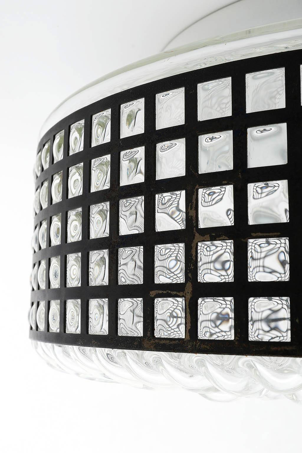 Milieu du XXe siècle Applique lumineuse affleurante Rupert Nikoll, métal patiné par le verre, années 1950, 1de 2 en vente