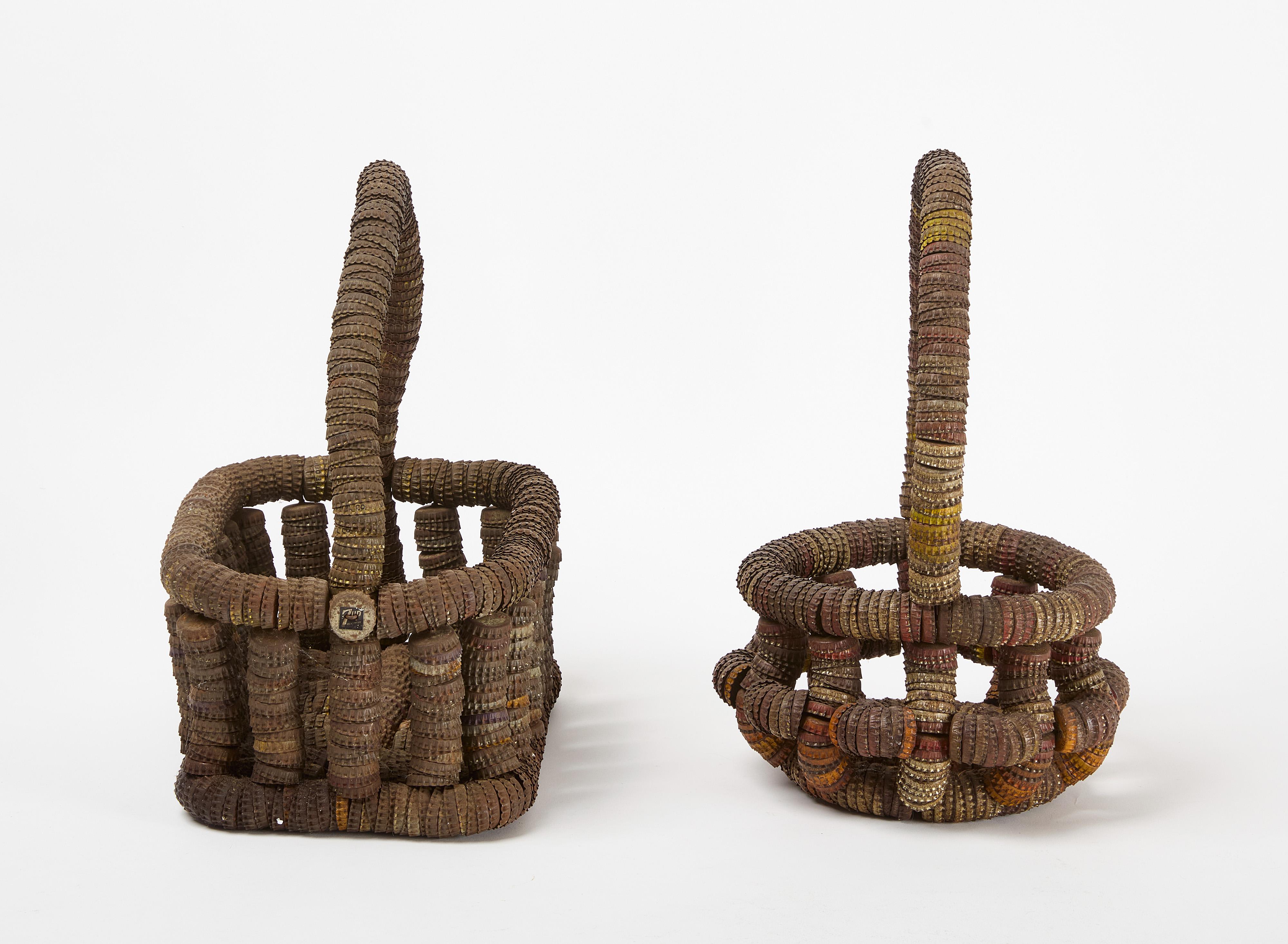 Deux paniers à bouchons d'art populaire. 

H 15-3/4