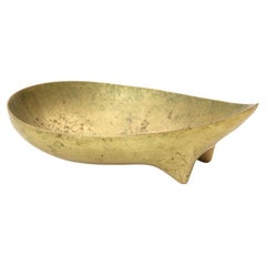 Cenicero de dos patas de Carl Aubock