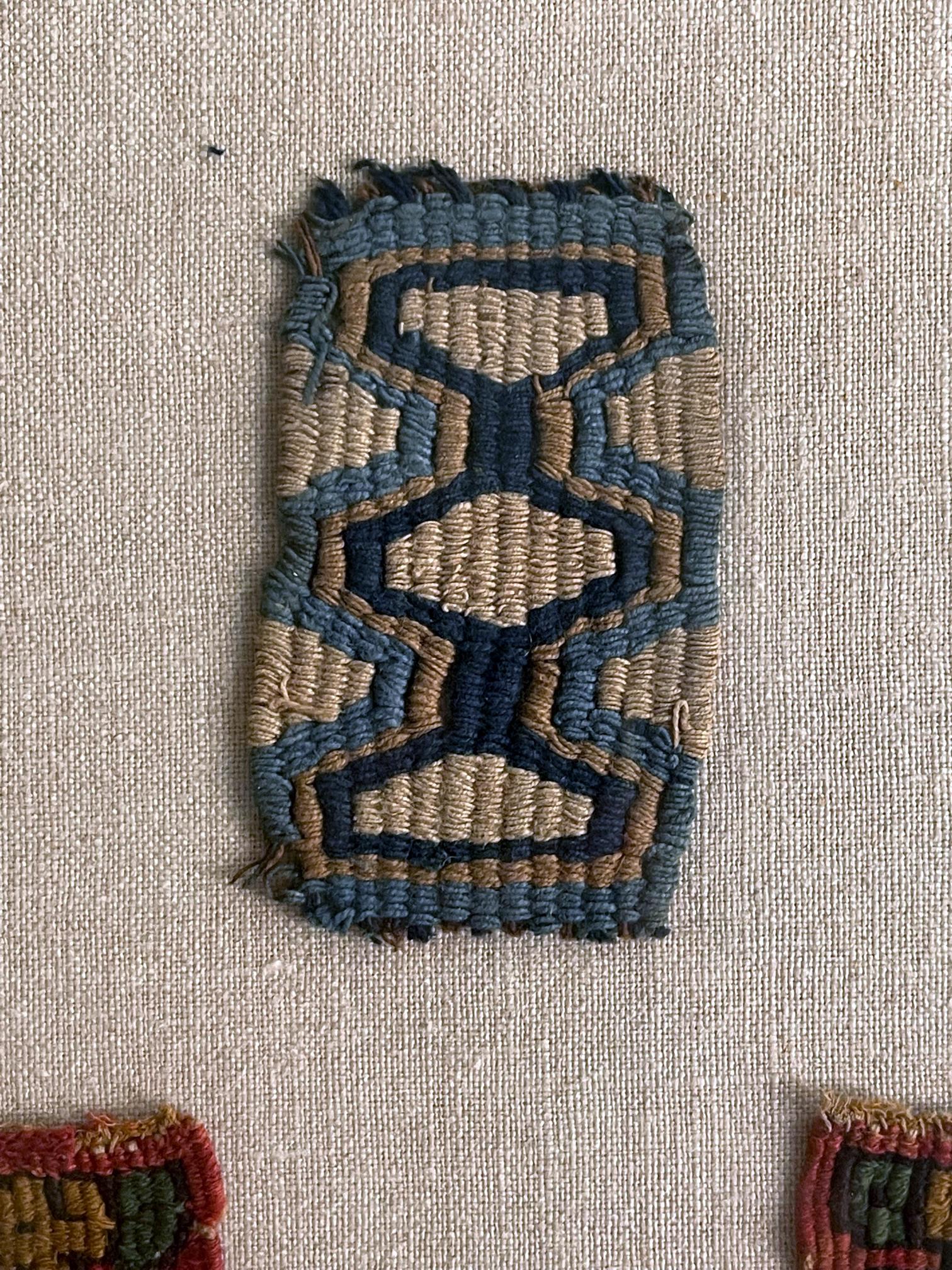 Zwei Rahmen Pre-Columbianische gewebte Textilfragmente Inka-Kultur Peru im Angebot 3