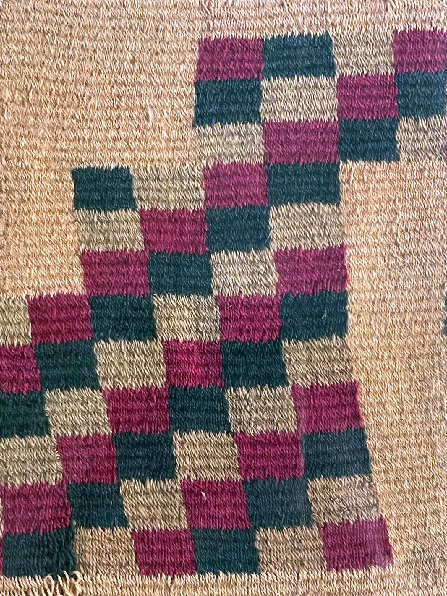 Zwei Rahmen Pre-Columbianische gewebte Textilfragmente Inka-Kultur Peru (18. Jahrhundert und früher) im Angebot