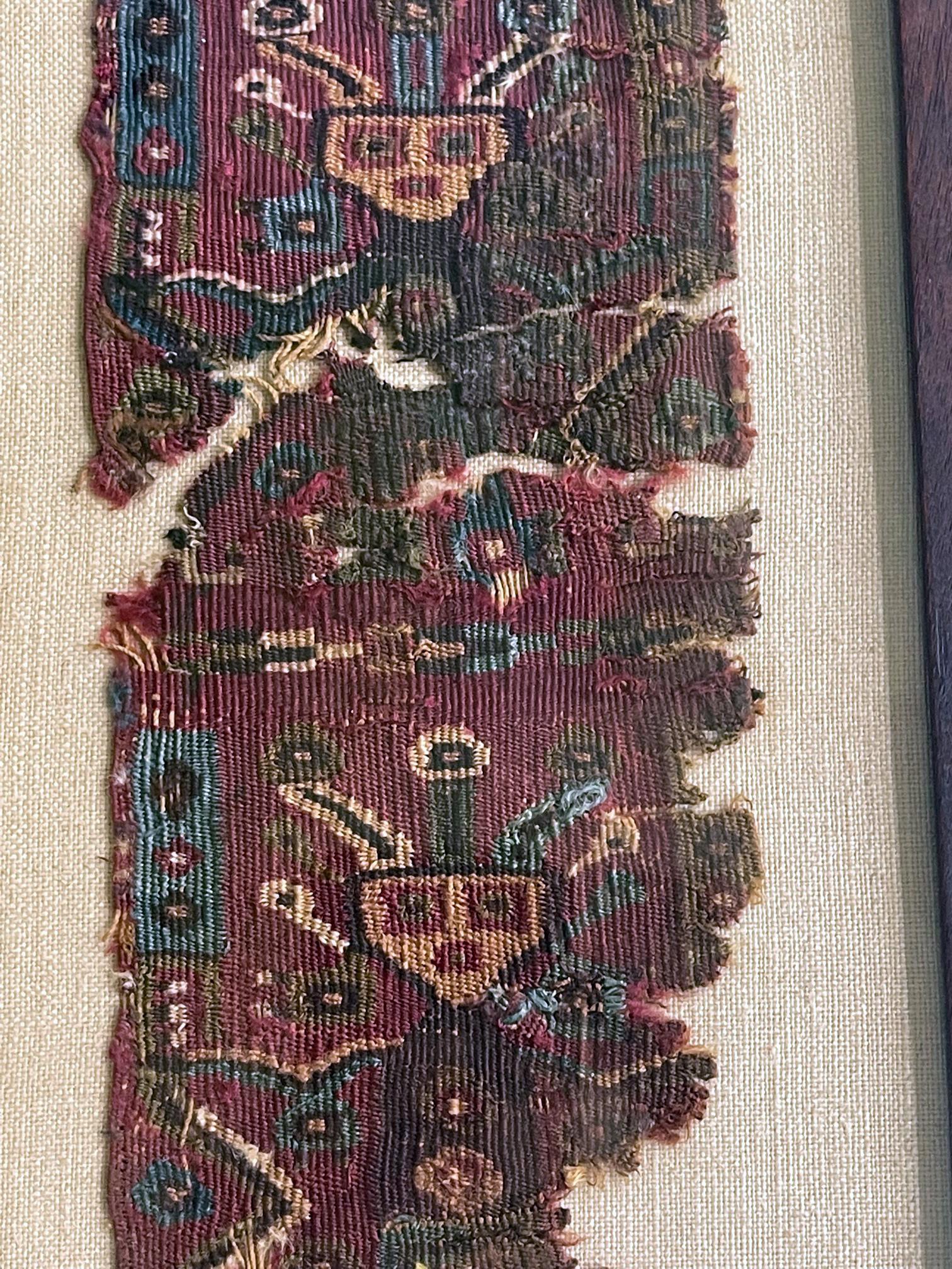 Gerahmtes präkolumbianisches Textilfragment aus der Chancay-Kultur, Peru im Angebot 3