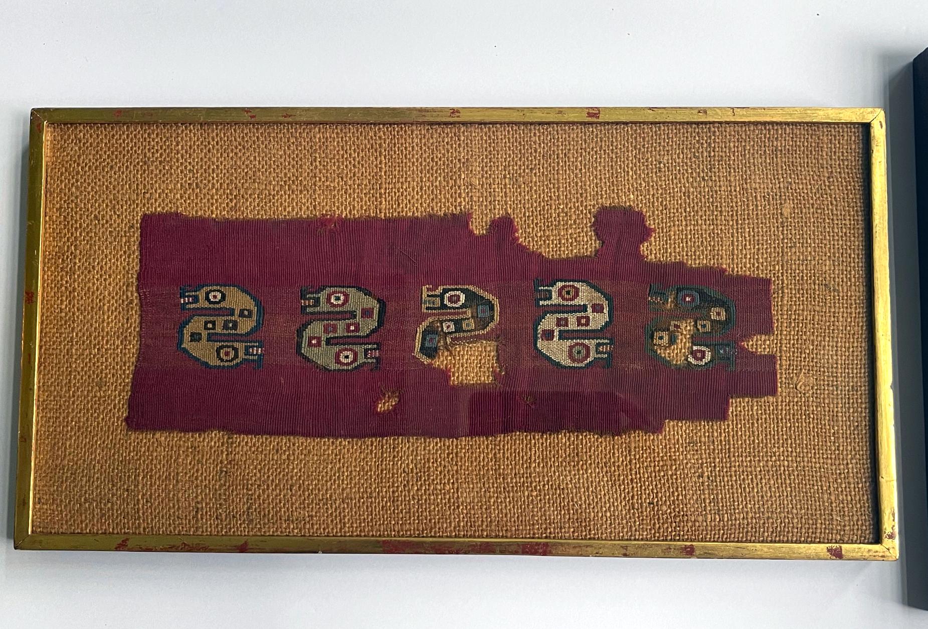 Gerahmtes präkolumbianisches Textilfragment aus der Chancay-Kultur, Peru (Präkolumbisch) im Angebot