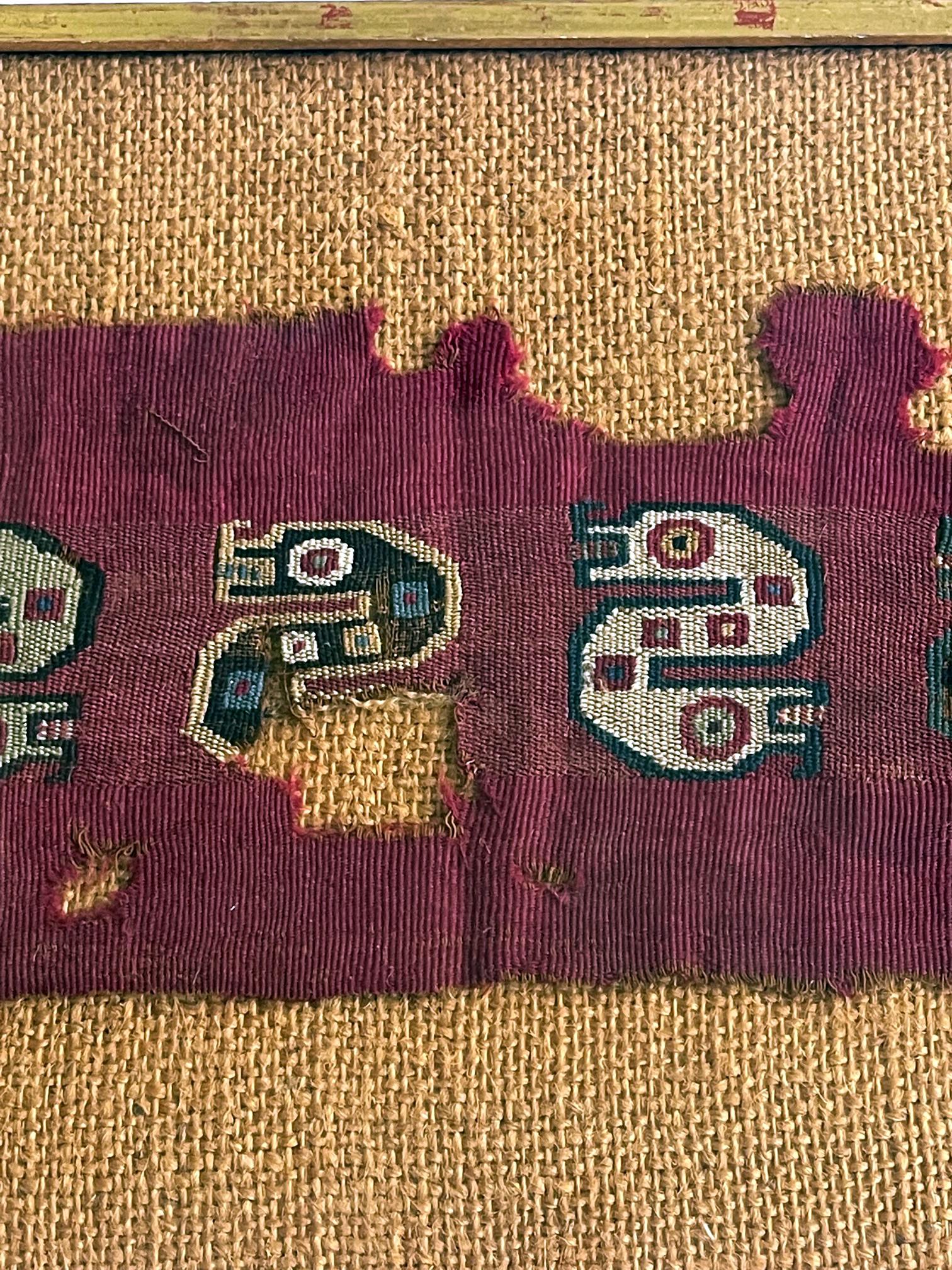 Deux fragments de textile précolombien encadrés de la culture de la Chancay au Pérou Bon état - En vente à Atlanta, GA
