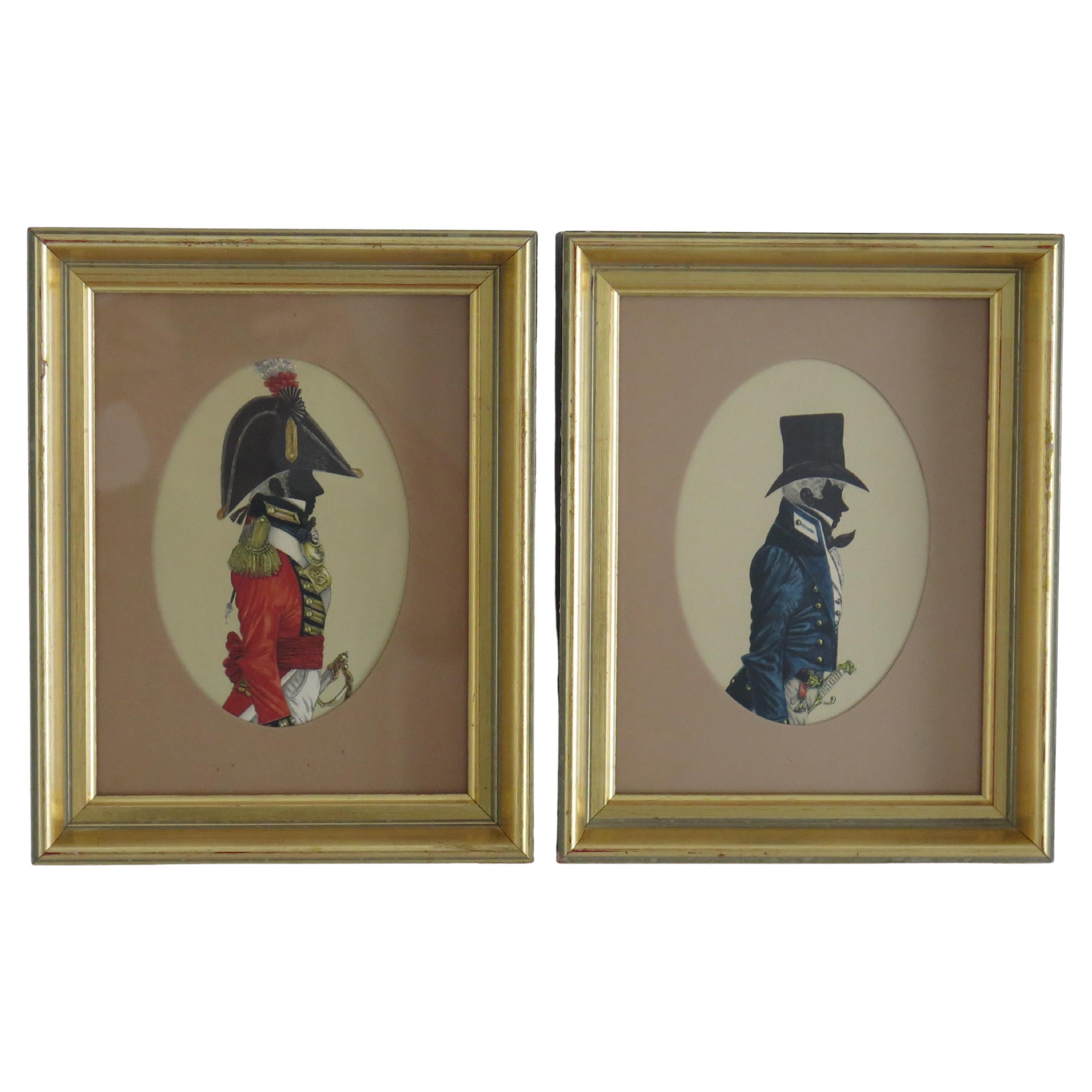 Il s'agit de DEUX portraits en couleur de Silhouettes de militaires, dans des cadres en bois, datant du 20ème siècle.

Chaque tableau est placé dans un cadre ovale en bois, peint en or sur les faces avant et intérieure du cadre et en noir sur les