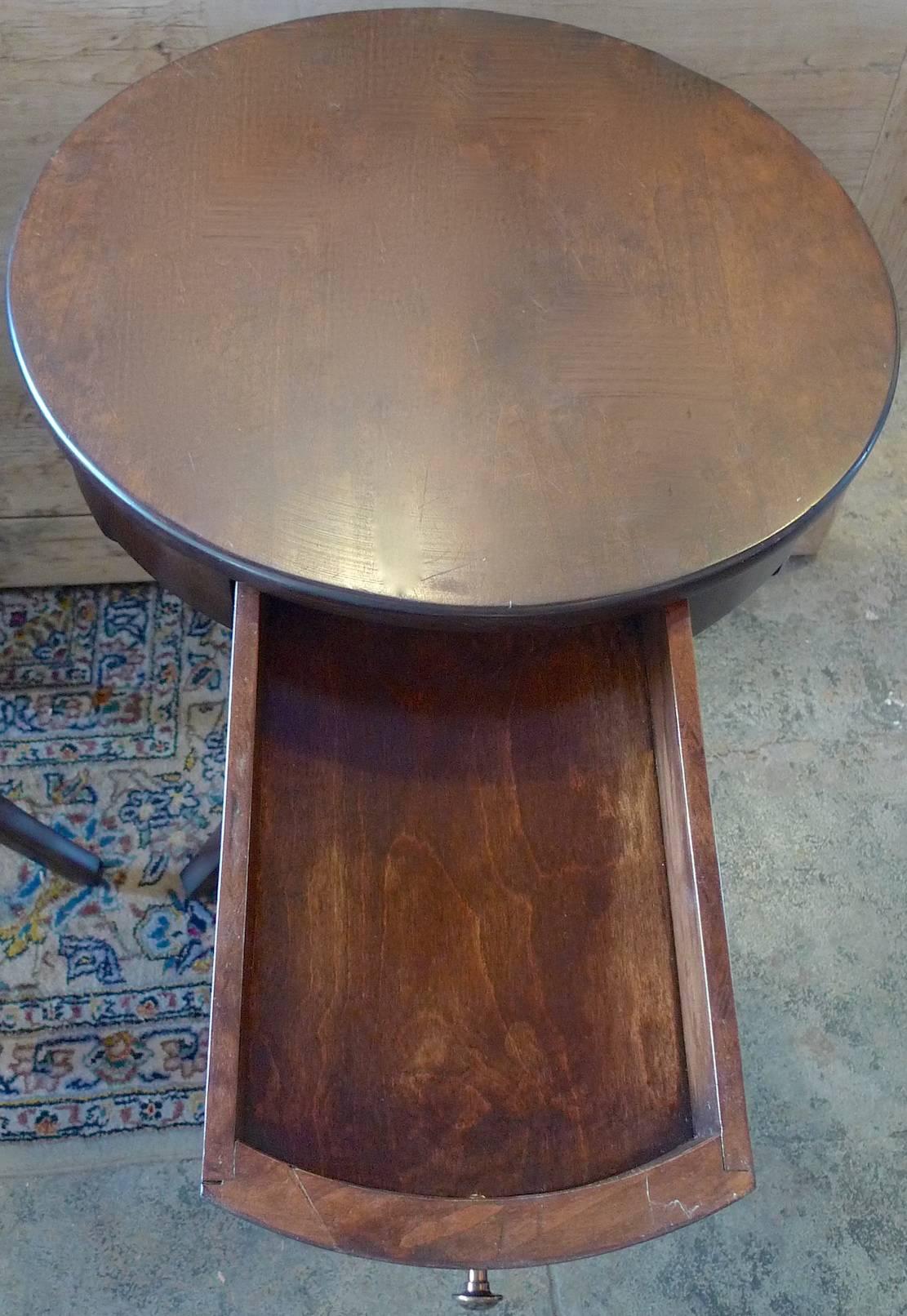 Two French 1970s Walnut Stained Round Side Tables with One Drawer and One Shelf  6