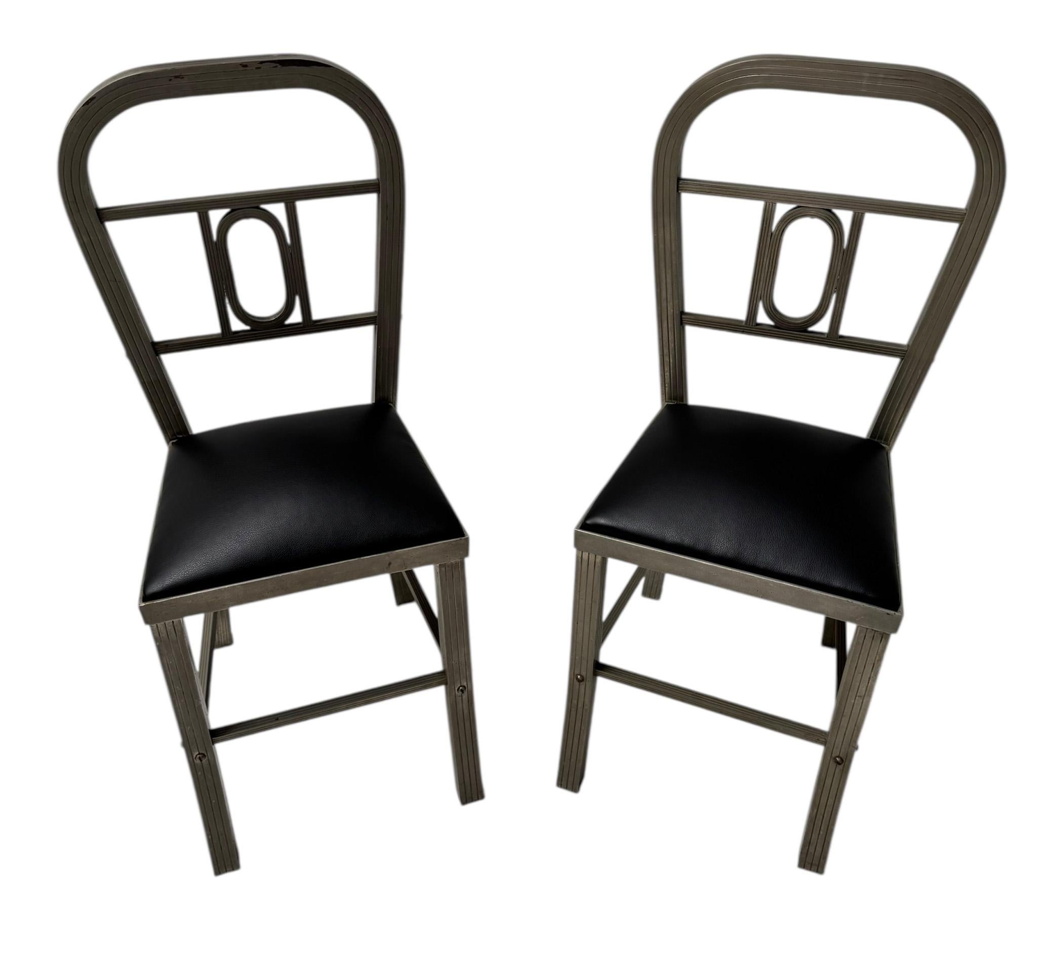 Francese Due poltrone francesi Art Déco con sedute in pelle nera, anni '30 in vendita