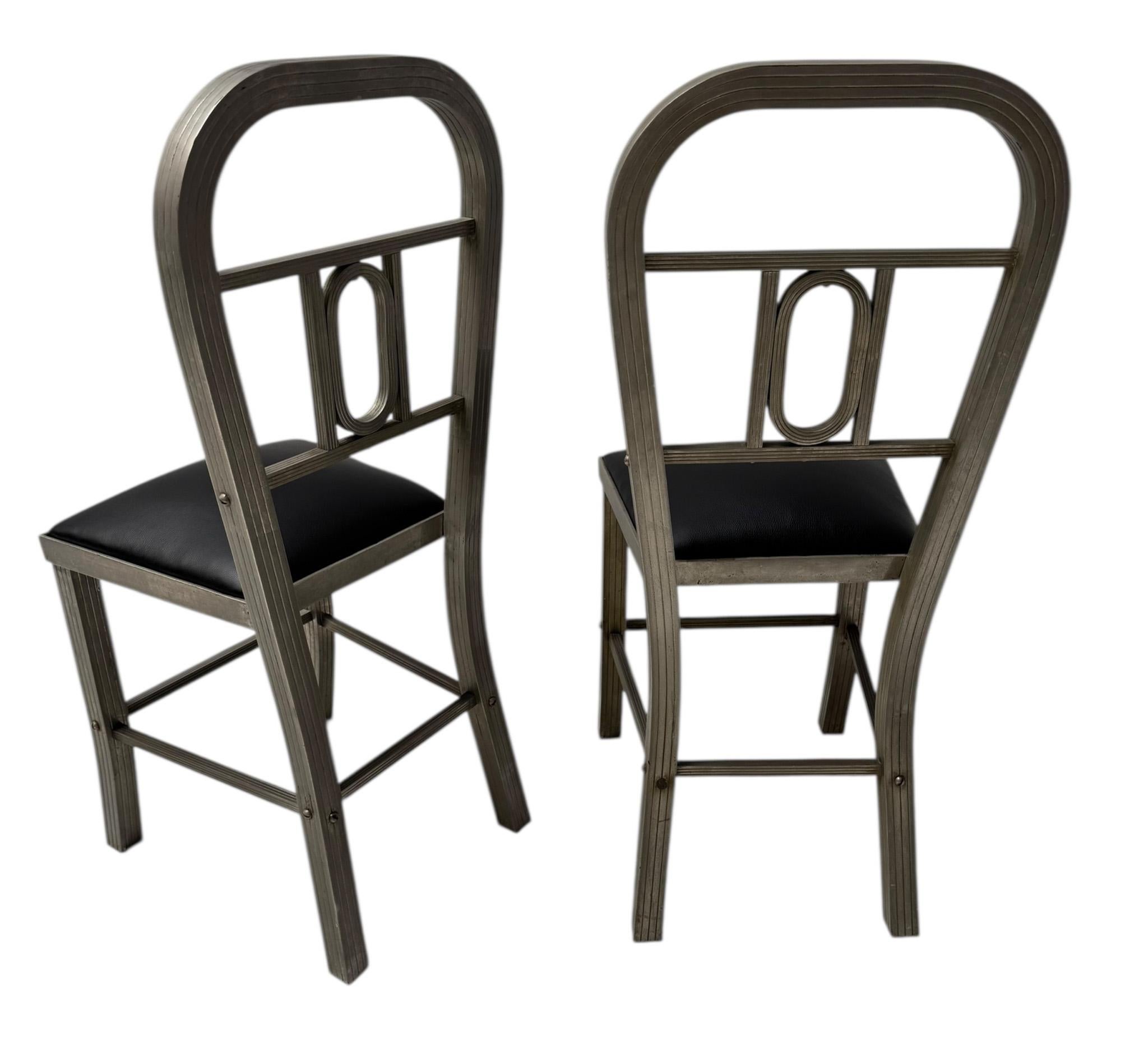 Metà XX secolo Due poltrone francesi Art Déco con sedute in pelle nera, anni '30 in vendita