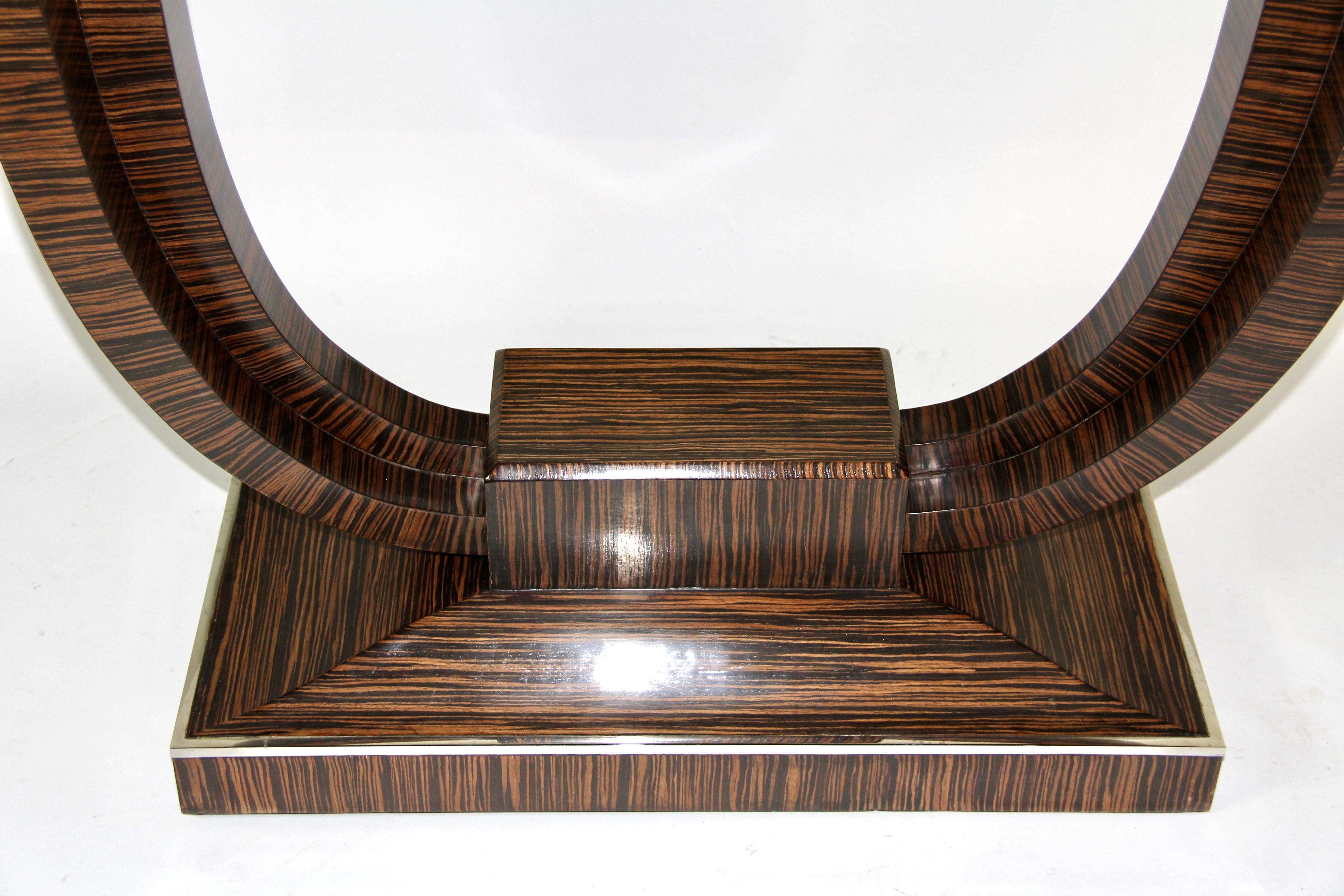 Deux consoles de style Art déco français en bois de macassar, cuir, avec monture chromée en vente 8