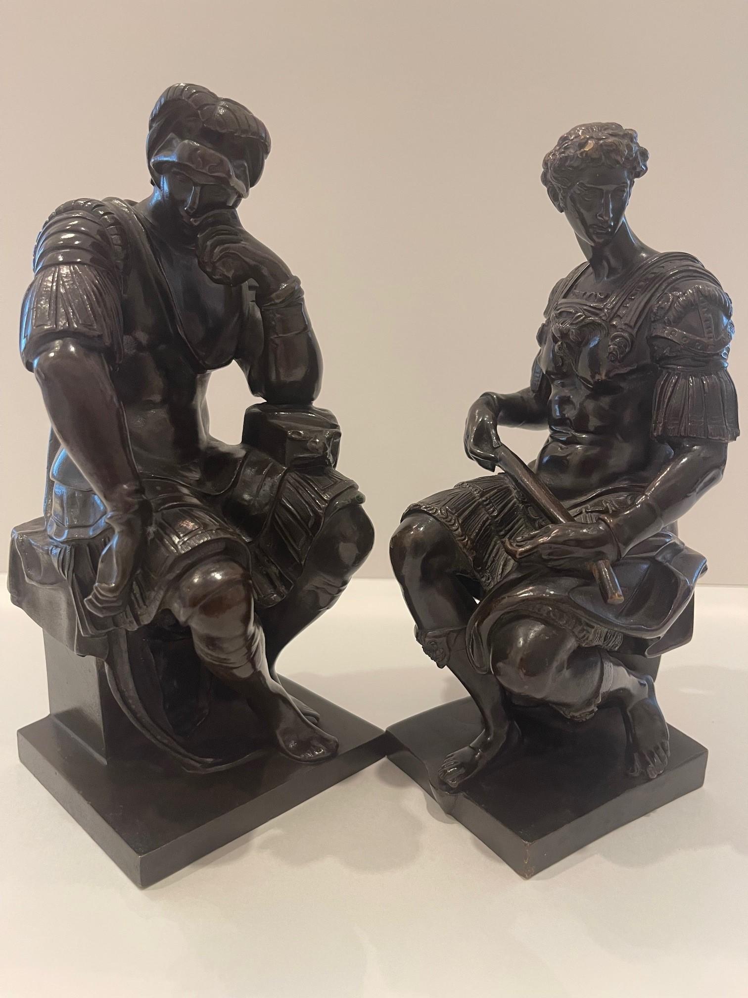 Two French Bronze Figures of Giuliano and Lorenzo De' Medici  For Sale 13
