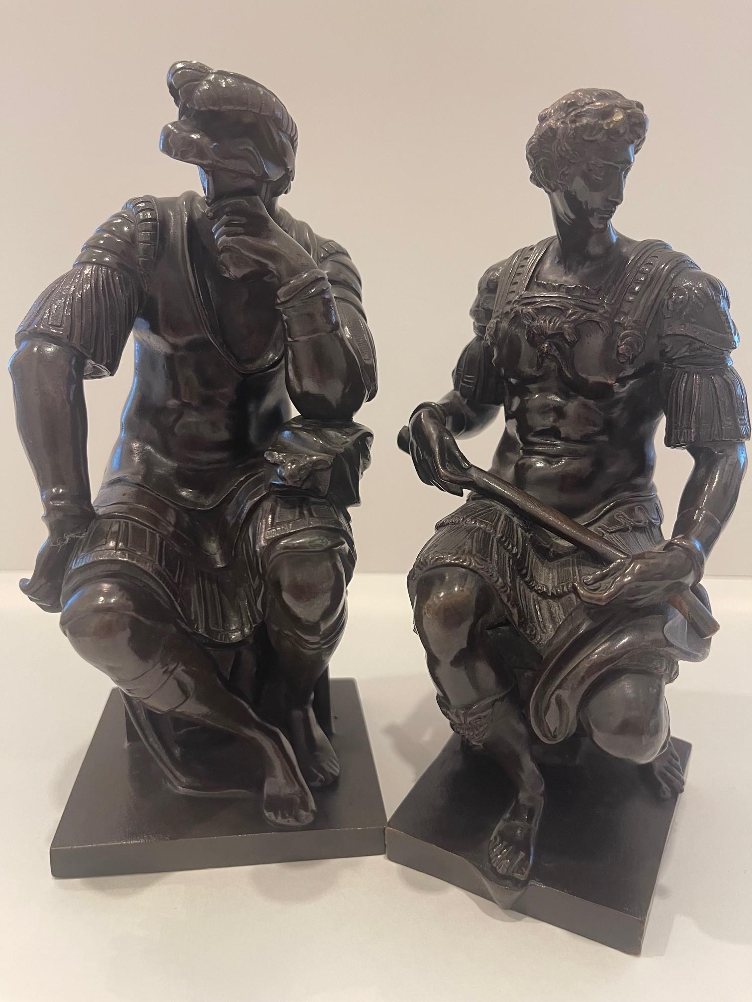 Two French Bronze Figures of Giuliano and Lorenzo De' Medici  In Good Condition For Sale In Flower Mound, TX