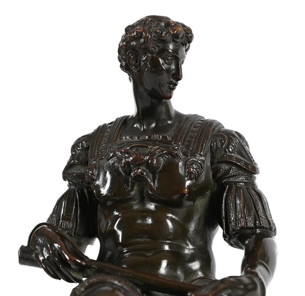 Two French Bronze Figures of Giuliano and Lorenzo De' Medici  For Sale 2