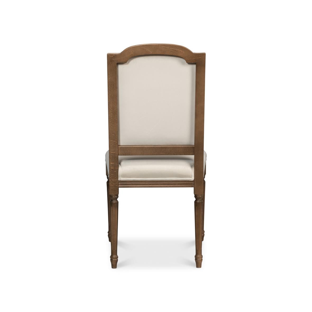 Deux chaises d'appoint françaises de style Louis XVI Neuf - En vente à Westwood, NJ