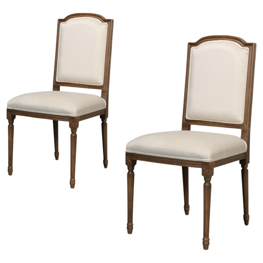 Deux chaises d'appoint françaises de style Louis XVI