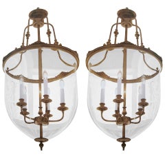 Due lampadari/lanterne in ottone e vetro soffiato in stile neoclassico moderno francese