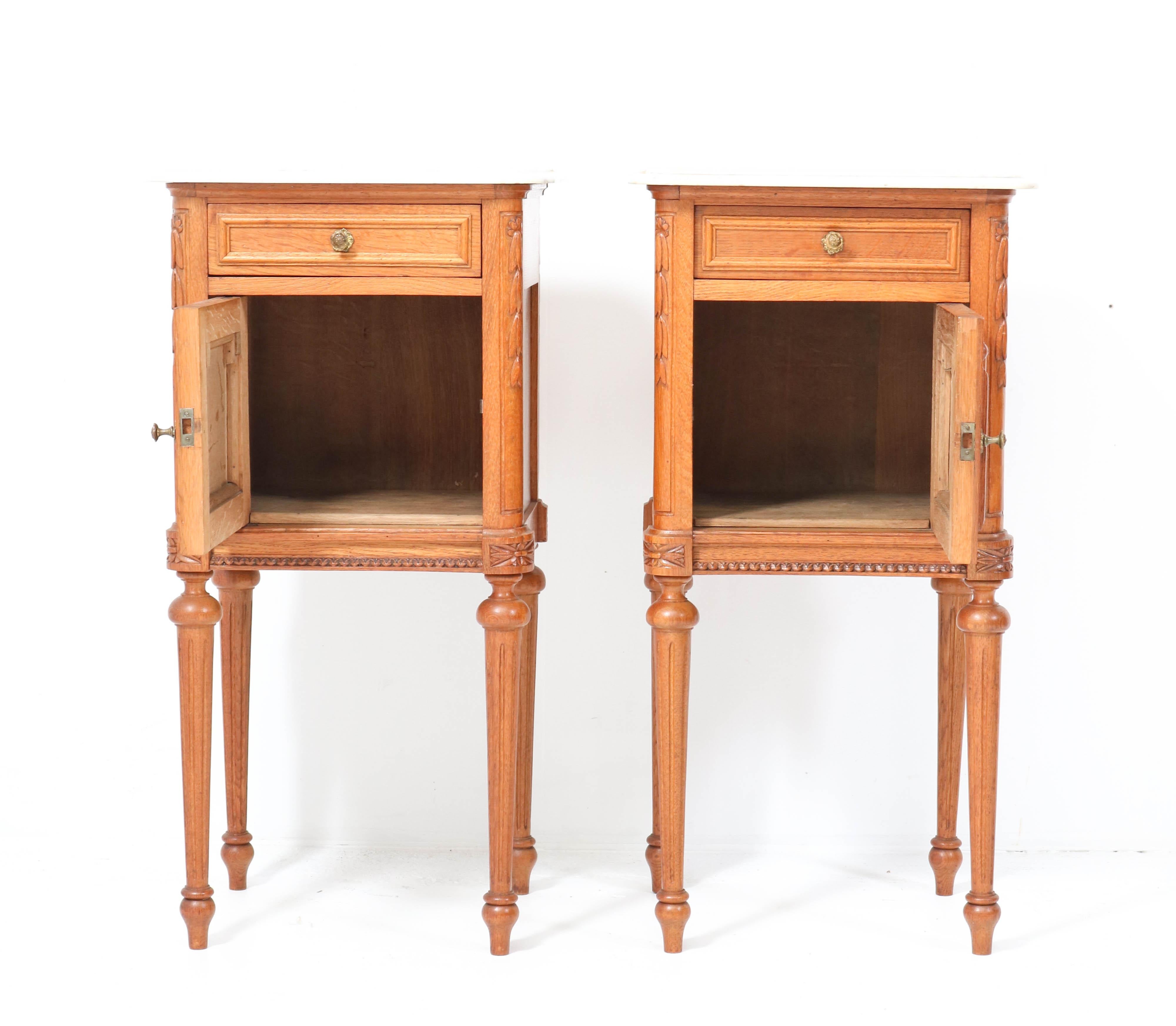 Two French Oak Art Nouveau Nightstands or Bedside Tables, 1900s In Good Condition In Amsterdam, NL