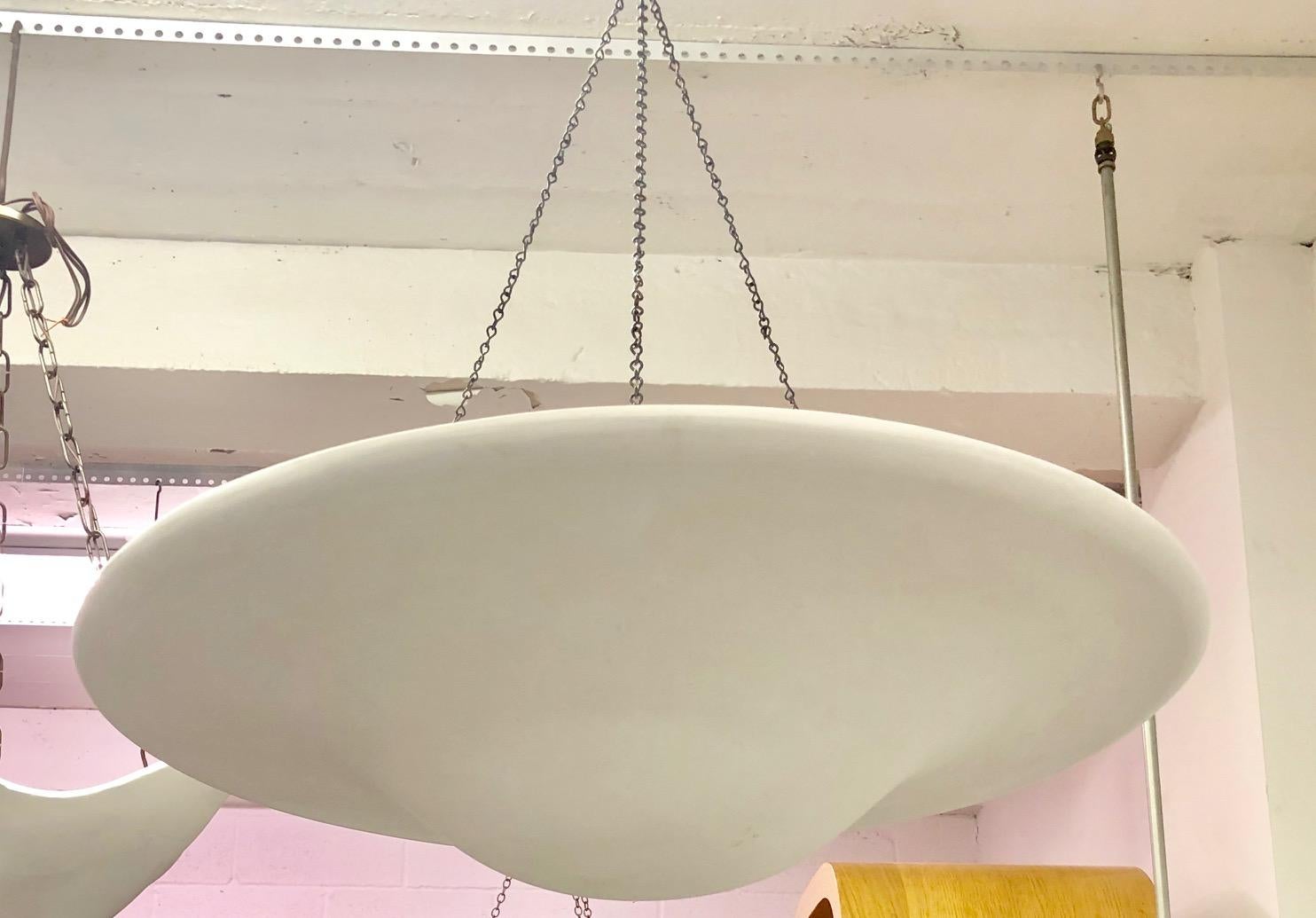 Mid-Century moderno Lampadari in gesso neoclassici moderni francesi, Jean-Michel Frank in vendita