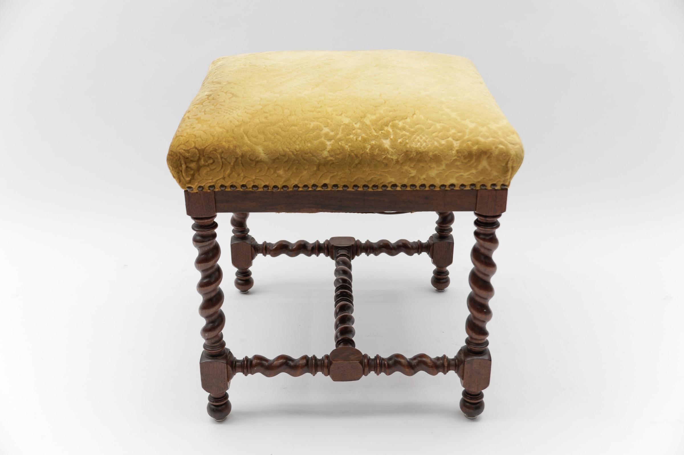 Two French Barley Wood Stools in Louis XIII Style, ca. 1870s For Sale 3
