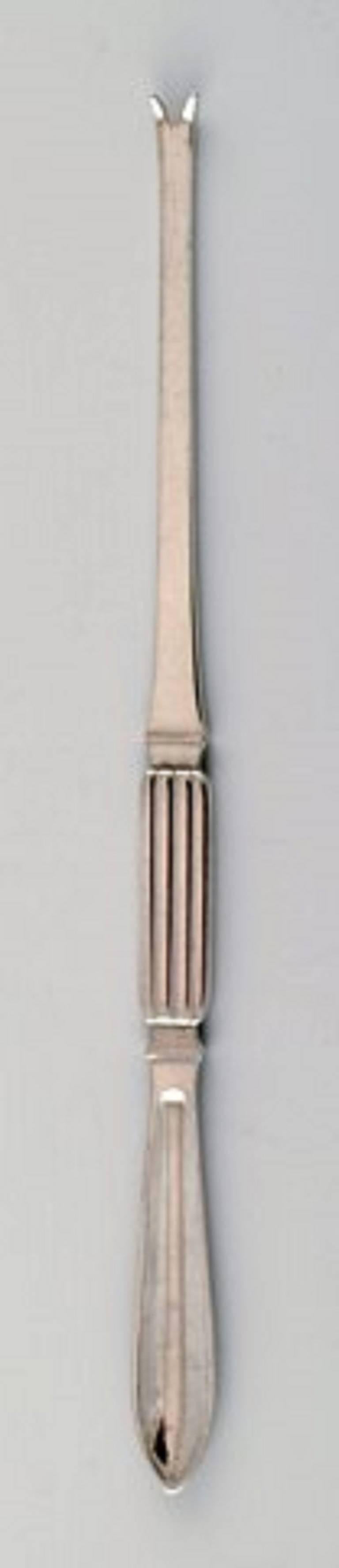 Two Georg Jensen silver Bernadotte lobster forks.
Measures: 19 cm.
In perfect condition.
Stamped 1945-1951.