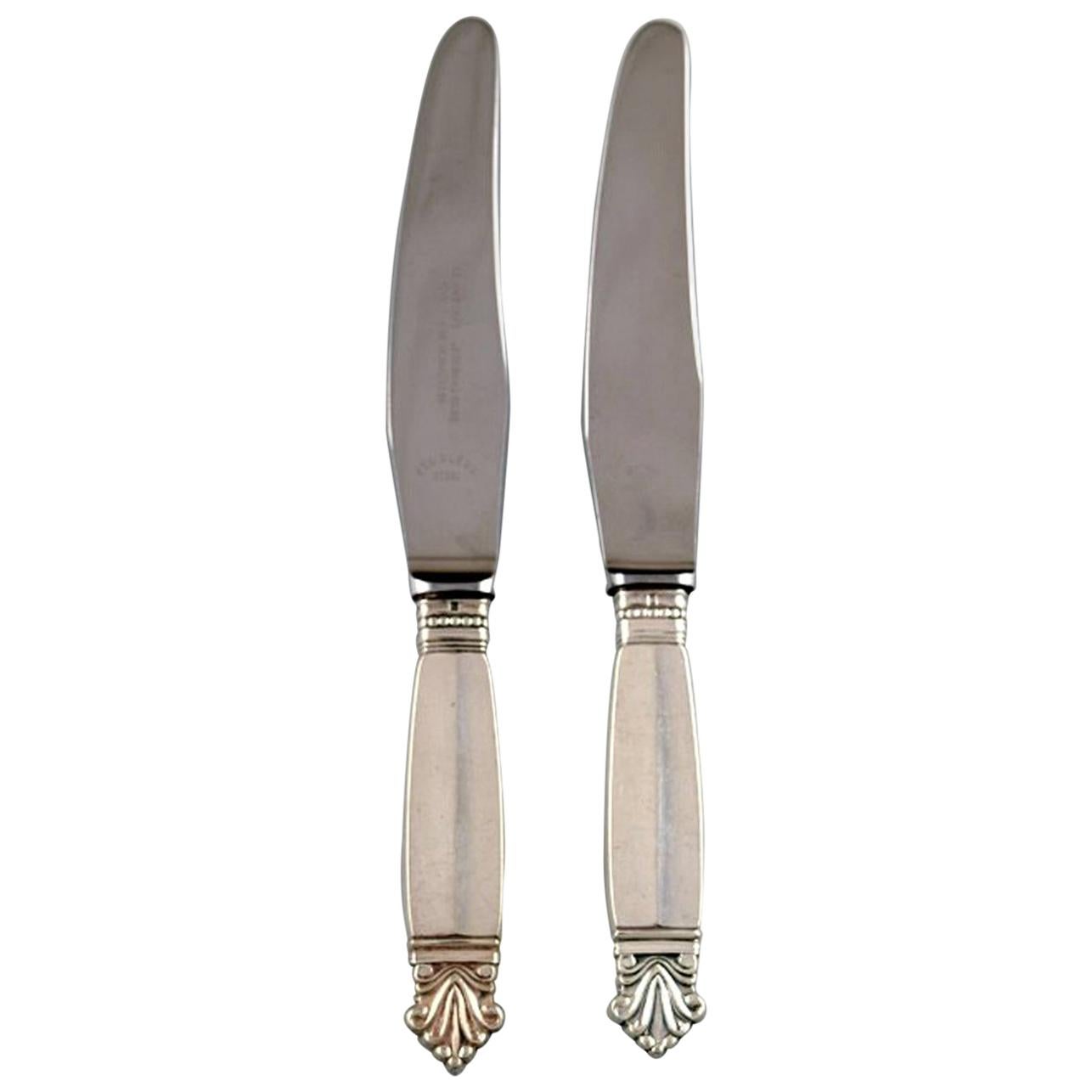 Zwei Georg Jensen Acanthus-Messer aus Sterlingsilber, zwei Lunch-Messer mit kurzen Griffen