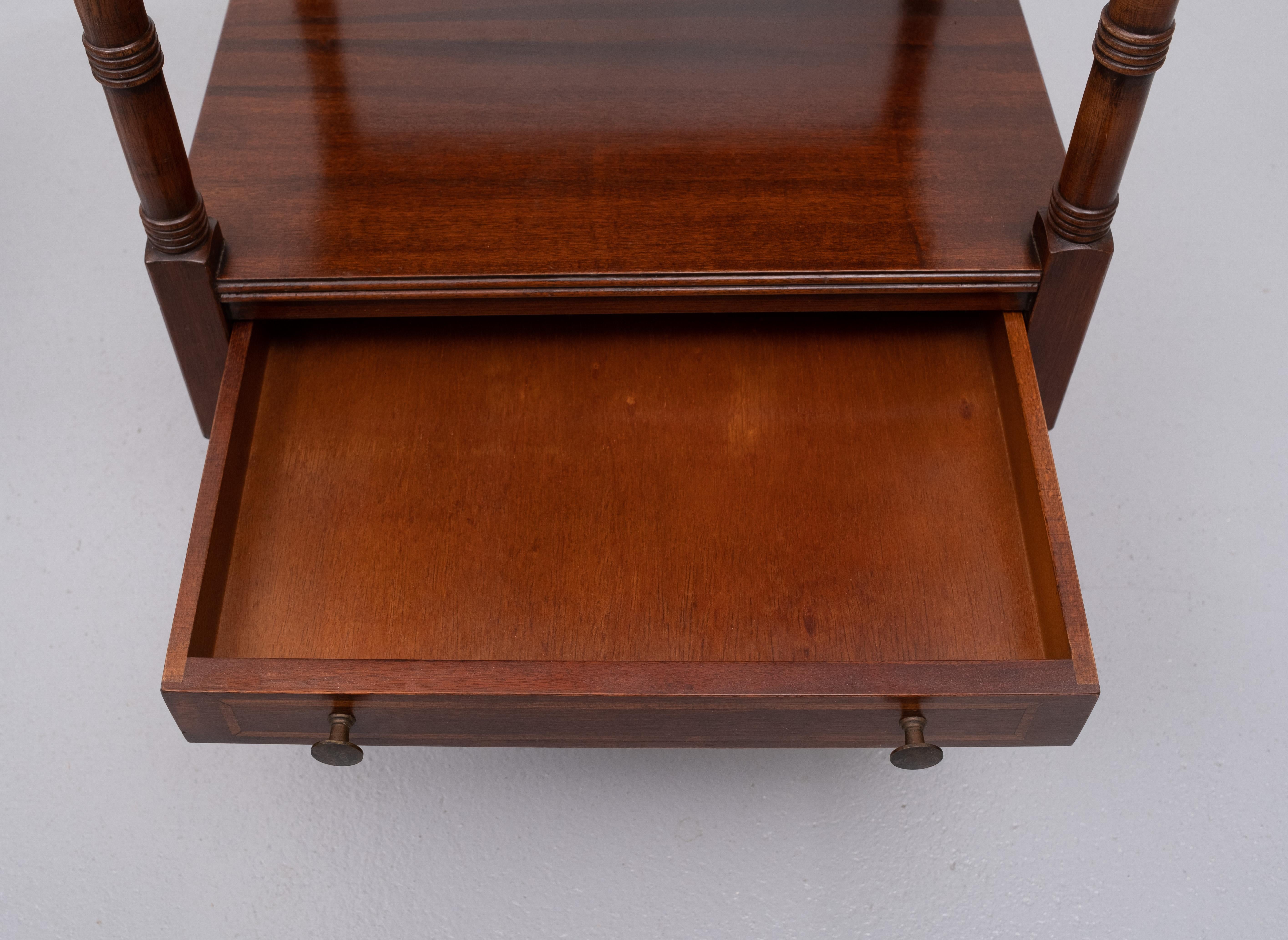 Two Georgian Mahogany Side Tables England In Good Condition In Den Haag, NL