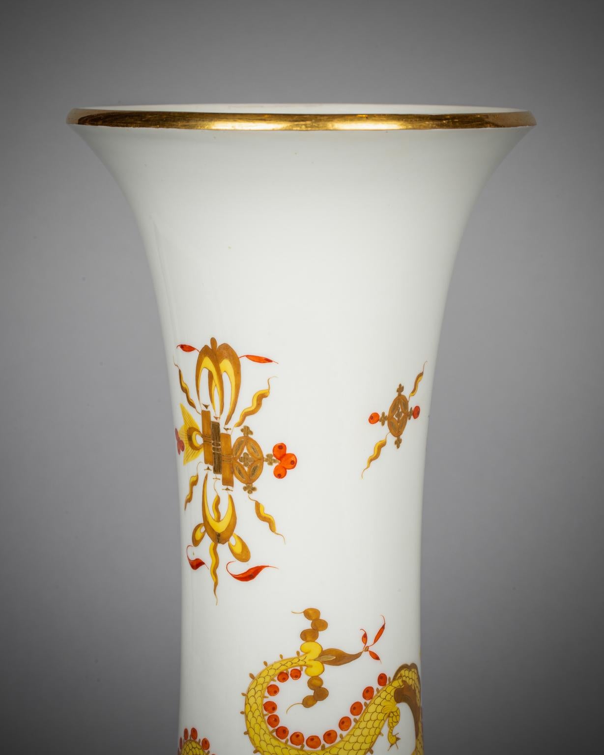 Two German Porcelain Cylindrical Vases, Meissen, 20th century In Good Condition For Sale In New York, NY